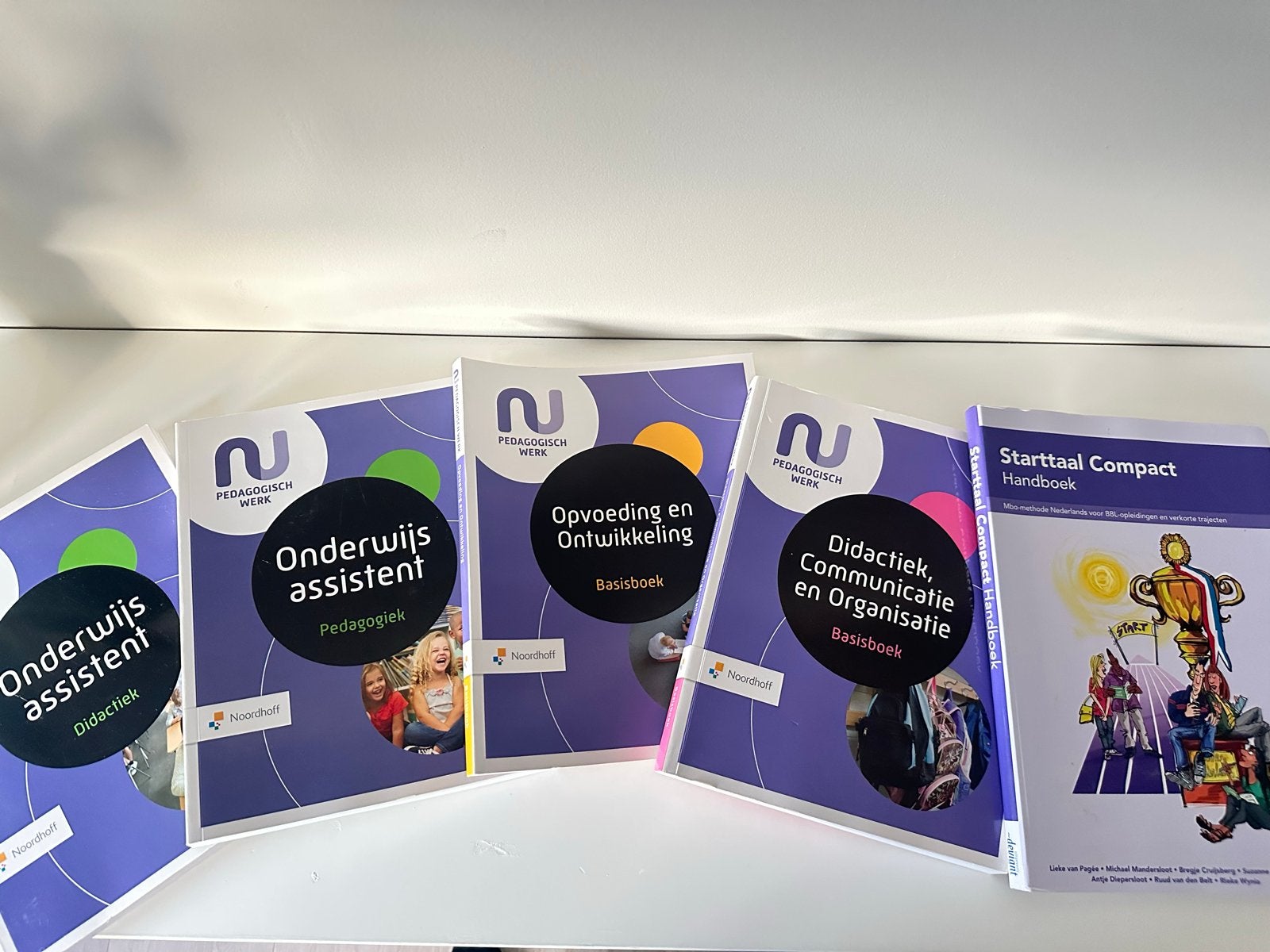 Boeken Pedagogisch Werk & Starttaal Compact MBO, Ophalen of Verzenden, Gamma, Zo goed als nieuw, MBO