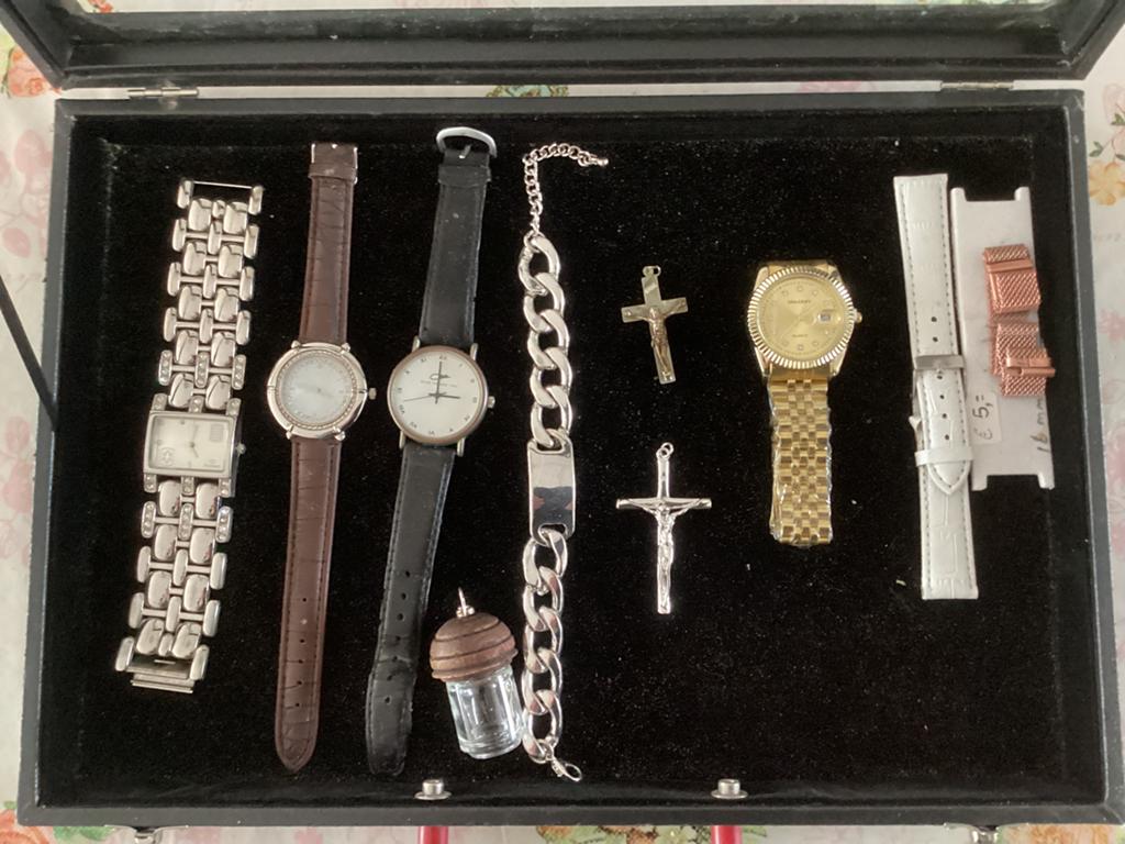 Te koop 5 horloges 2 zilveren kruisjes, Staal, Gebruikt, Zilver, Ophalen
