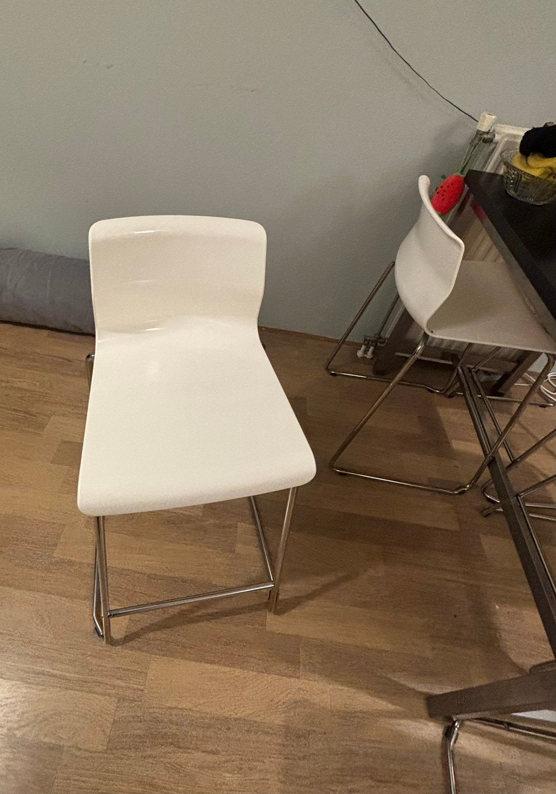 Ikea GLENN barkruk wit/verchroomd 4 stuks met ikea tafel, Ophalen, Kunststof, Gebruikt, 60 tot 90 cm