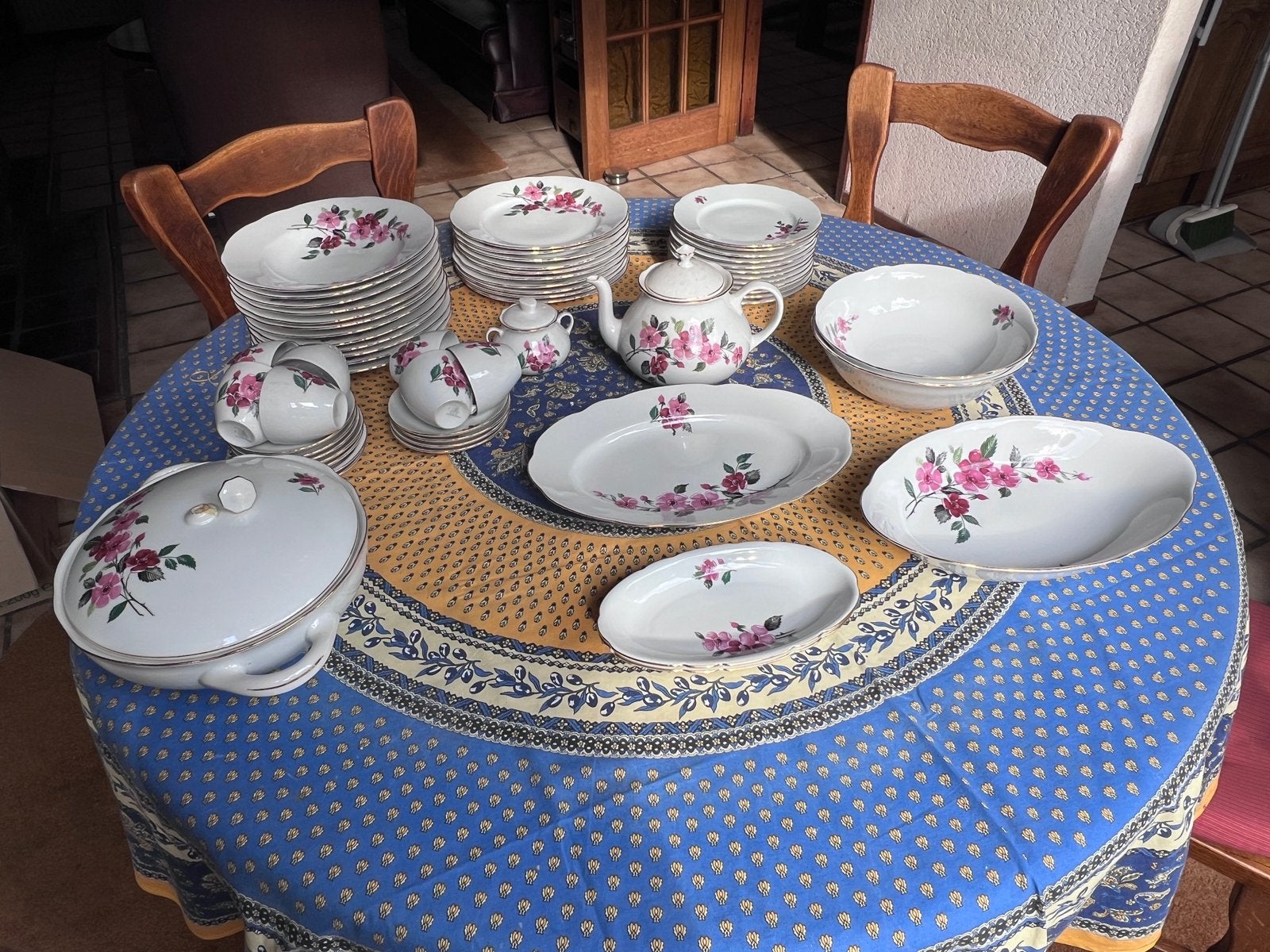 (bijna) compleet servies decoratief - Bohemian, Ophalen, Gebruikt, Overige stijlen, Porselein