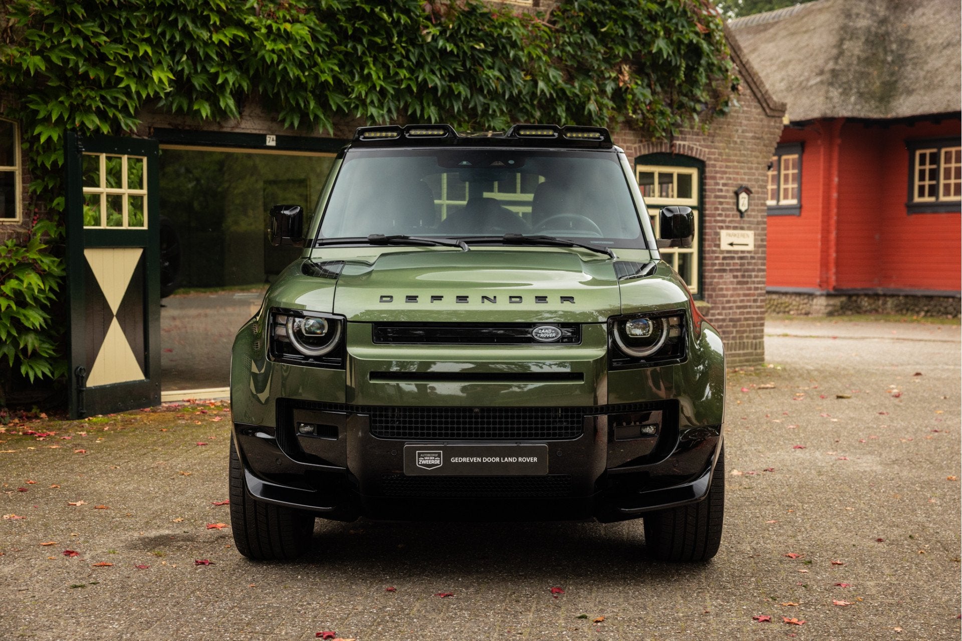 Land Rover Defender 110 2.0 P300e 110 X-Dynamic HSE Woolston, Automaat, Gebruikt, Euro 6, 3000 kg