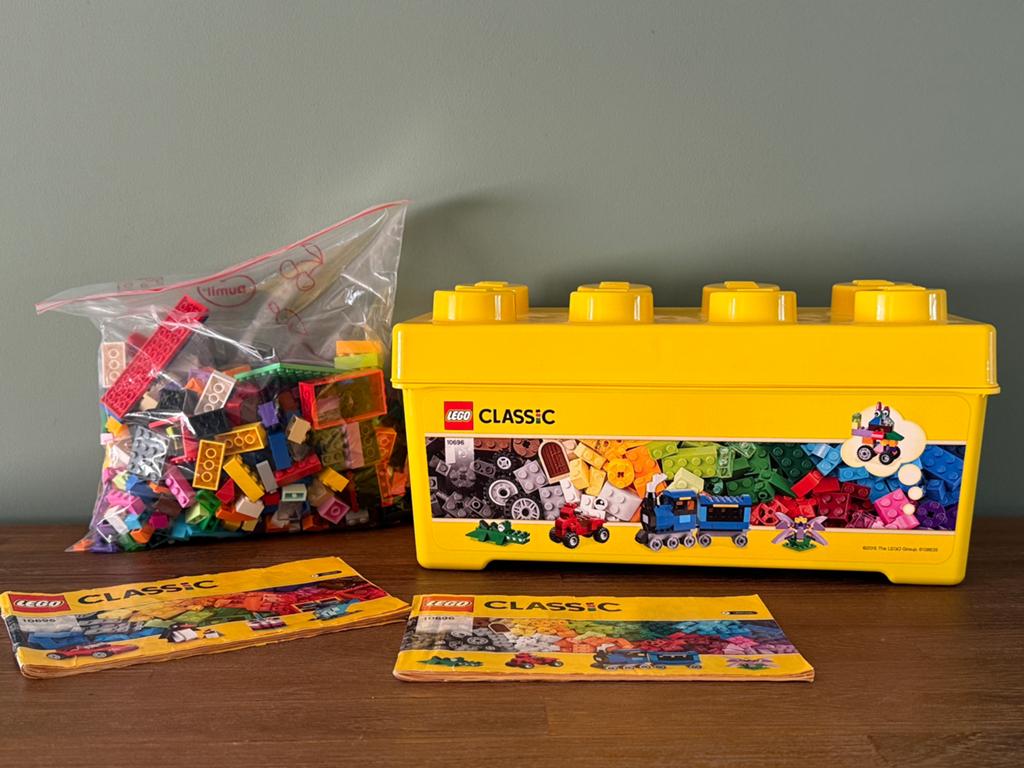 2 sets, Meer dan 1000 LEGO Classic bouwstenen in opbergdoos, Overige thema's, Lego, Compleet, Ophalen of Verzenden