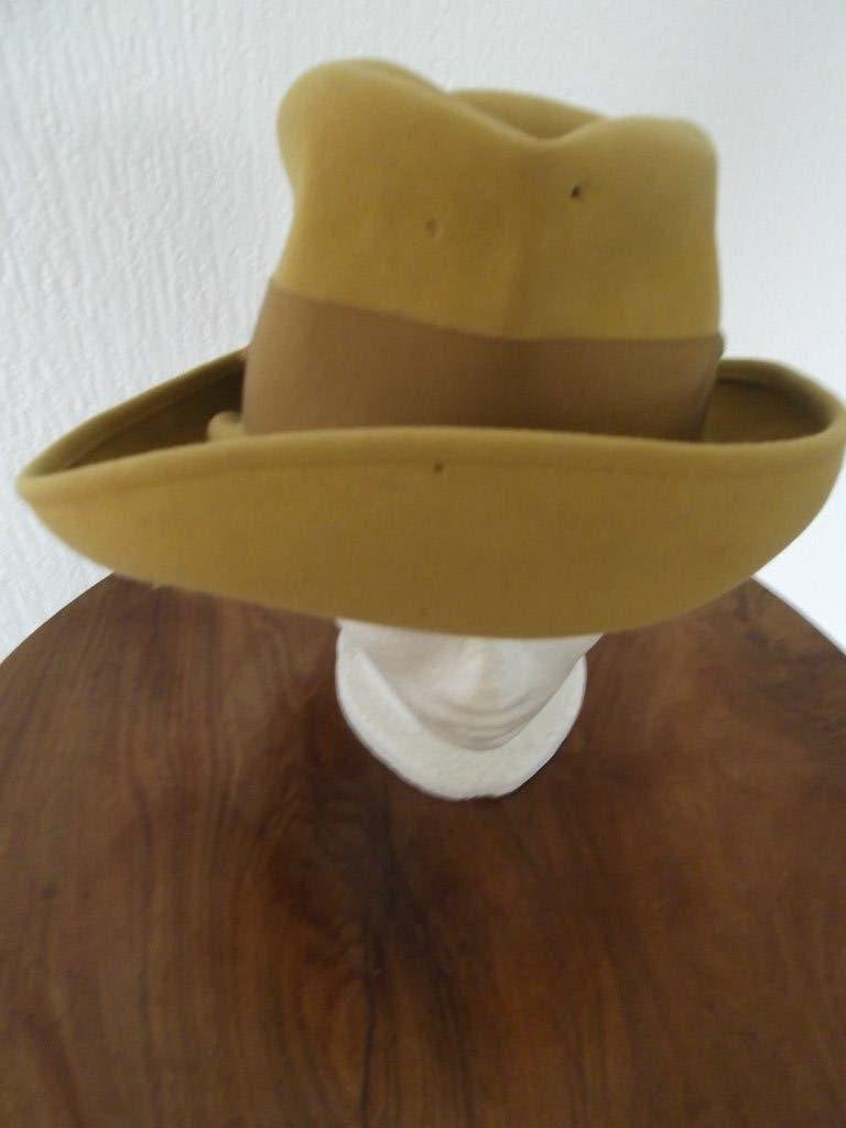 Een leuke mosterd gele vilten dames hoed, Ophalen of Verzenden, Zo goed als nieuw, One size fits all, Hoed