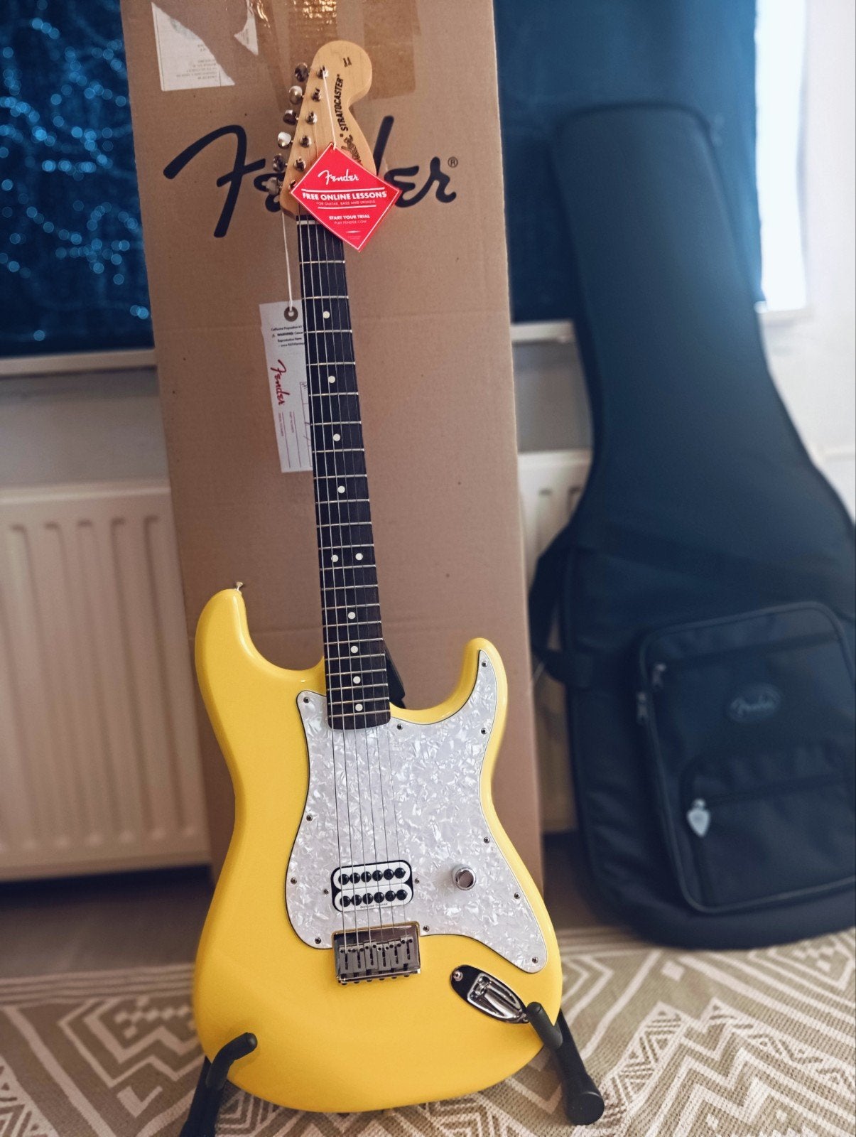 Fender Tom DeLonge Stratocaster Graffiti Yellow Reissue, Muziek en Instrumenten, Ophalen of Verzenden