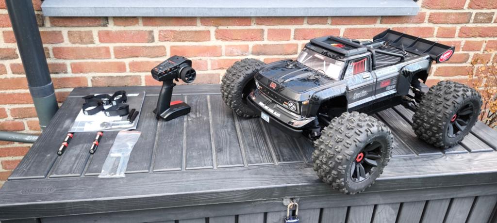 Zeer nette Arrma Outcast 8s EXB, Elektro, Auto offroad, Ophalen of Verzenden, Zo goed als nieuw