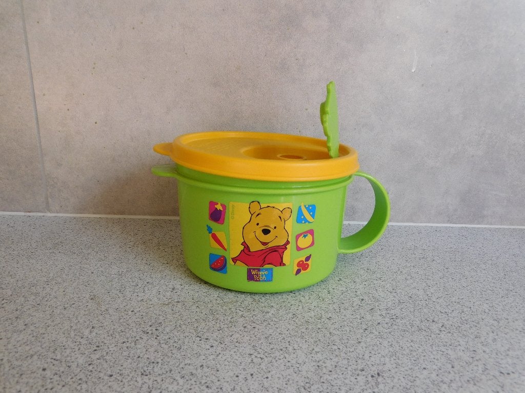 Tupperware Soepkom Winnie de Pooh Geel Groen - 8x12 cm, Geel, Ophalen of Verzenden, Zo goed als nieuw, Met deksel