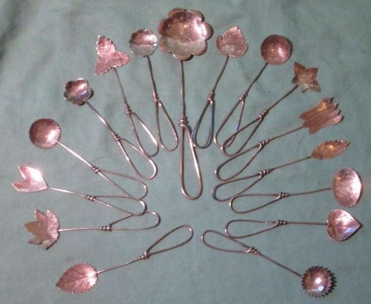 15 zilveren hand gemaakte theelepeltjes en 1 suikerschepje, Antiek en Kunst, Ophalen of Verzenden, Zilver