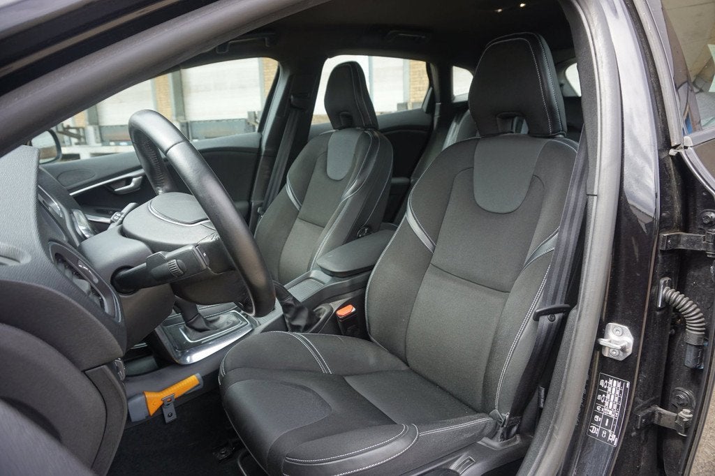 Volvo V40 2.0 D2 Inscription, Auto's, 4 cilinders, Leder en Stof, Bedrijf, Diesel