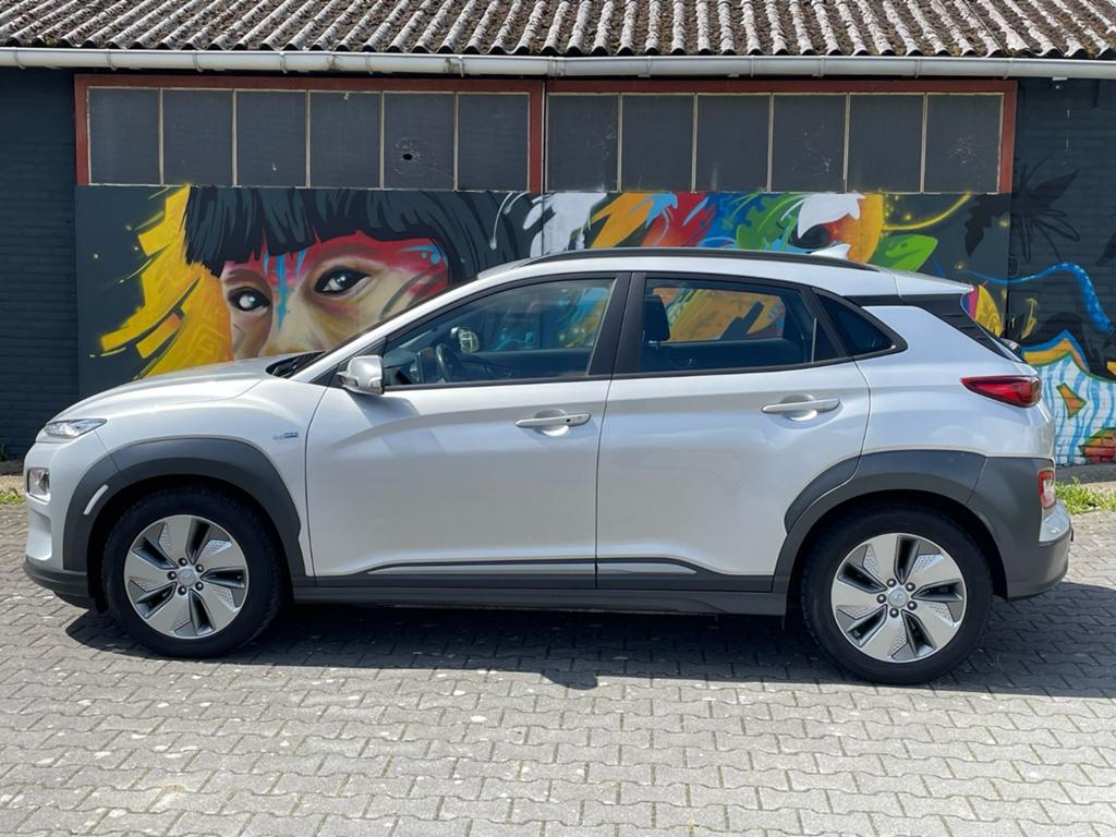 Hyundai Kona EV 64 kWh, 204pk 2WD 2020 TREKHAAK, SOH 94.6%, Auto's, Hyundai, Origineel Nederlands, Elektrisch, Grijs, 38 pk