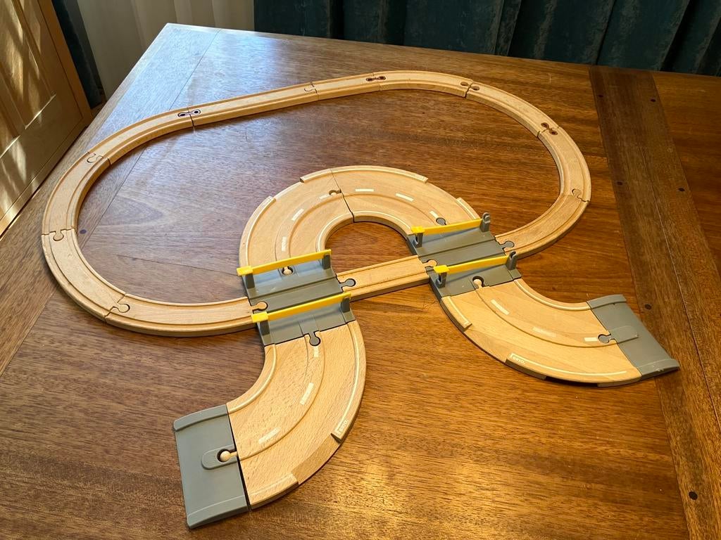 Brio treinbaan met spoorwegovergang en weg., Ophalen, Gebruikt
