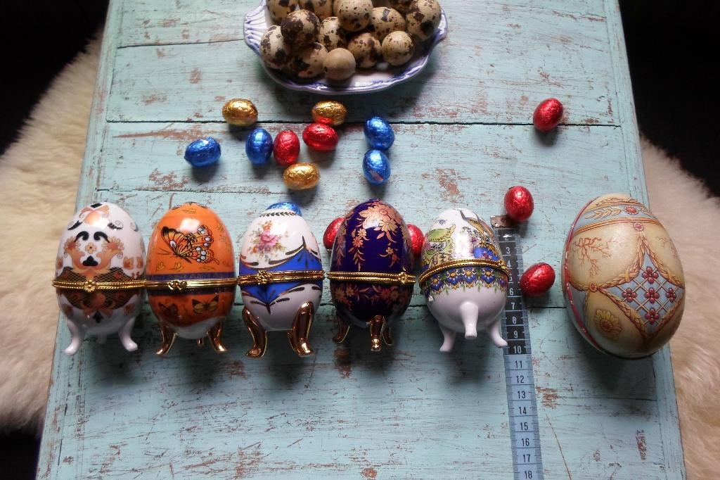 PORSELEINEN EIER DOOSJES FABERGE  TOTAAL 6 STUKS., Antiek en Kunst, Curiosa en Brocante, Ophalen of Verzenden