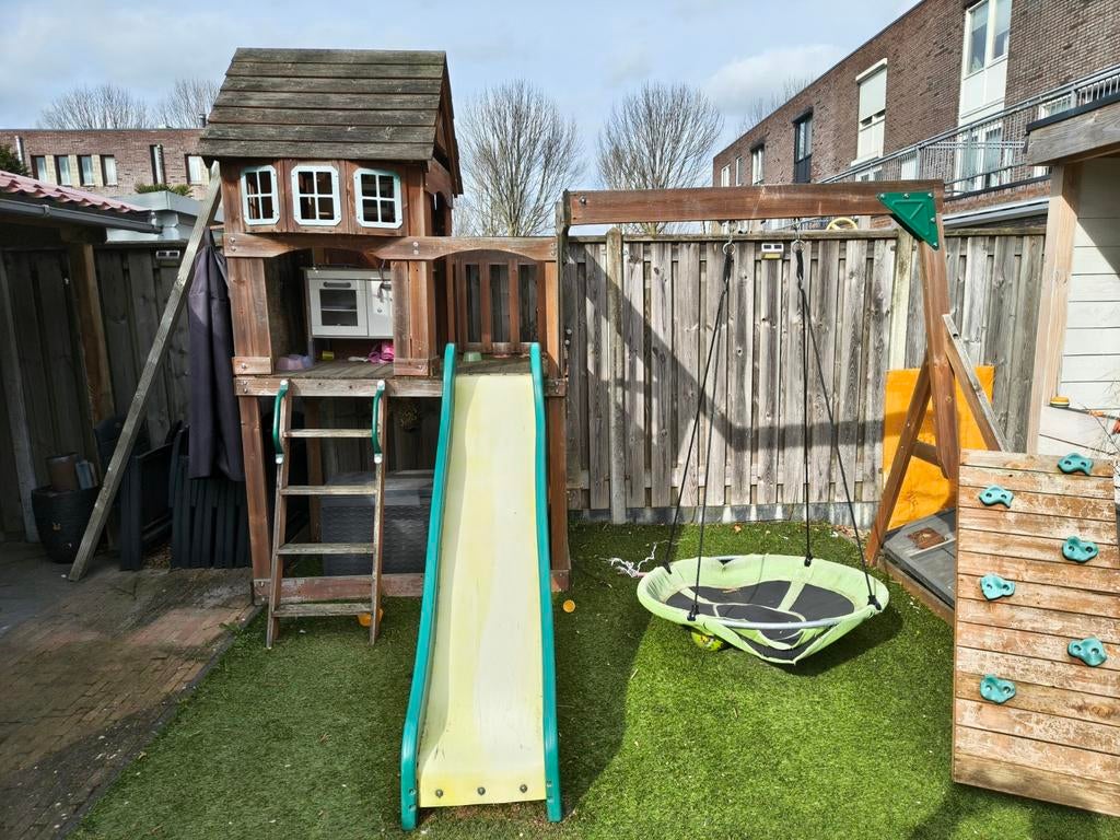 Houten speeltoestel met glijbaan, schommel en klimwand, Ophalen, Gebruikt, Schommel