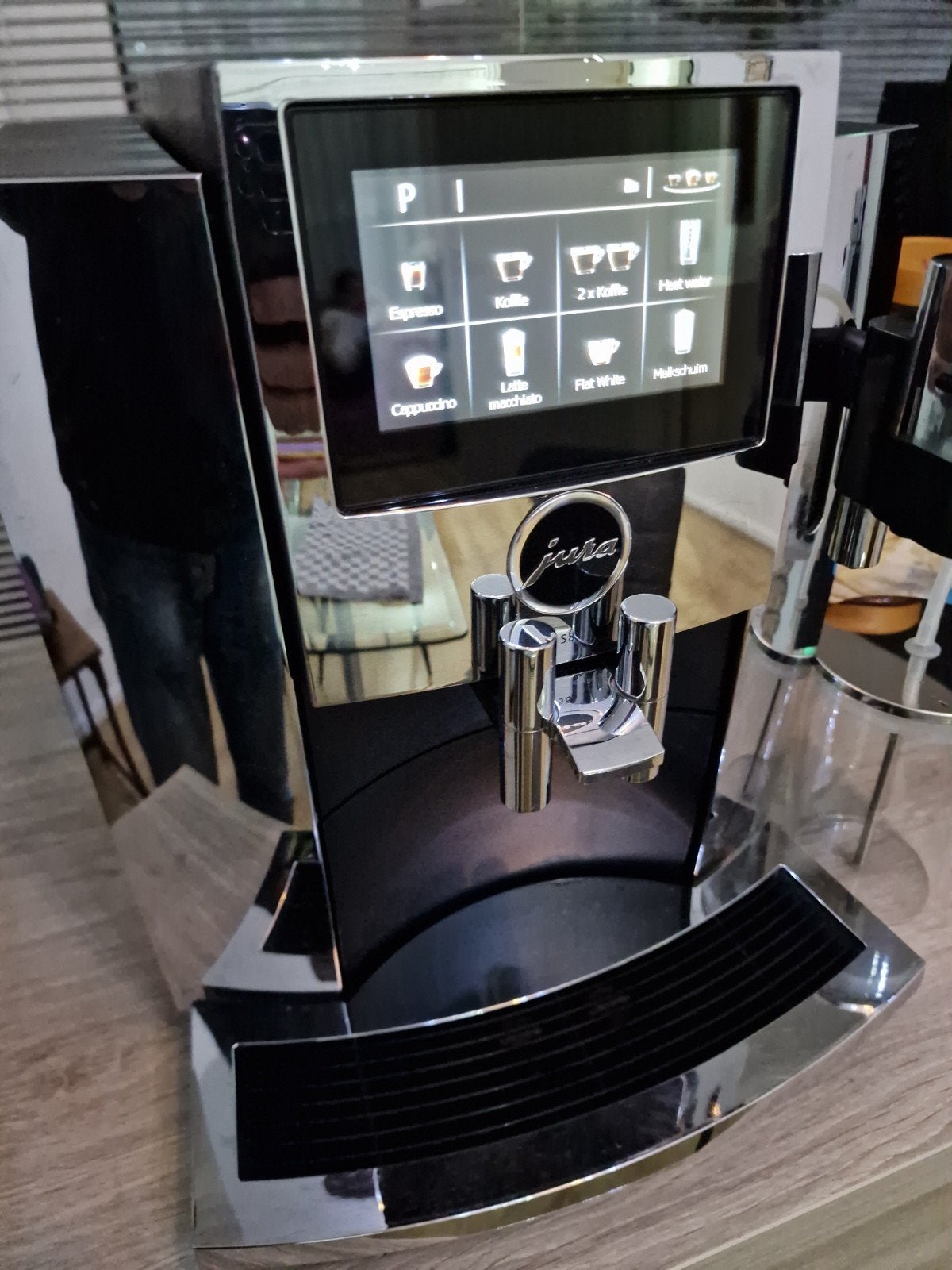 JURA S8 chrome met Jura glazen melkbeker, 10 kopjes of meer, Ophalen, Zo goed als nieuw, Koffiemachine
