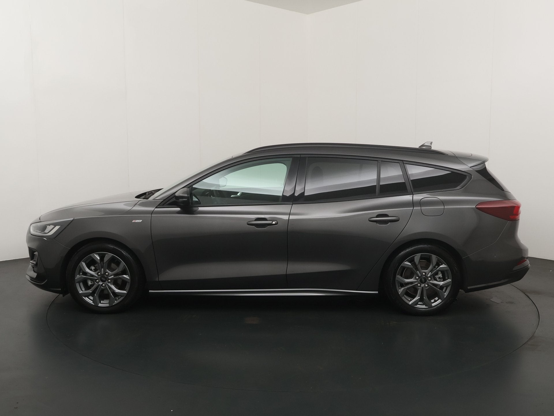Ford FOCUS Wagon ST-line Ecoboost Hybrid 155 pk | Winter Pac, Stof, Gebruikt, 1404 kg, Automatische klimaatregeling