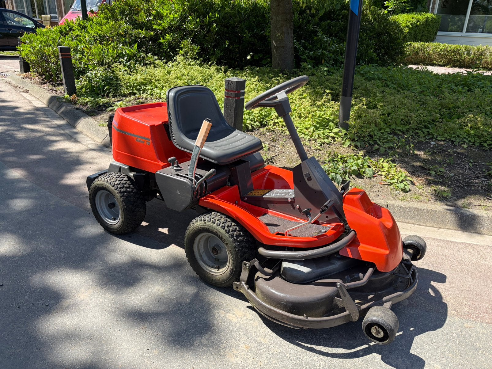 Husqvarna rider 16 hydrostaat frontmaaier, Ophalen