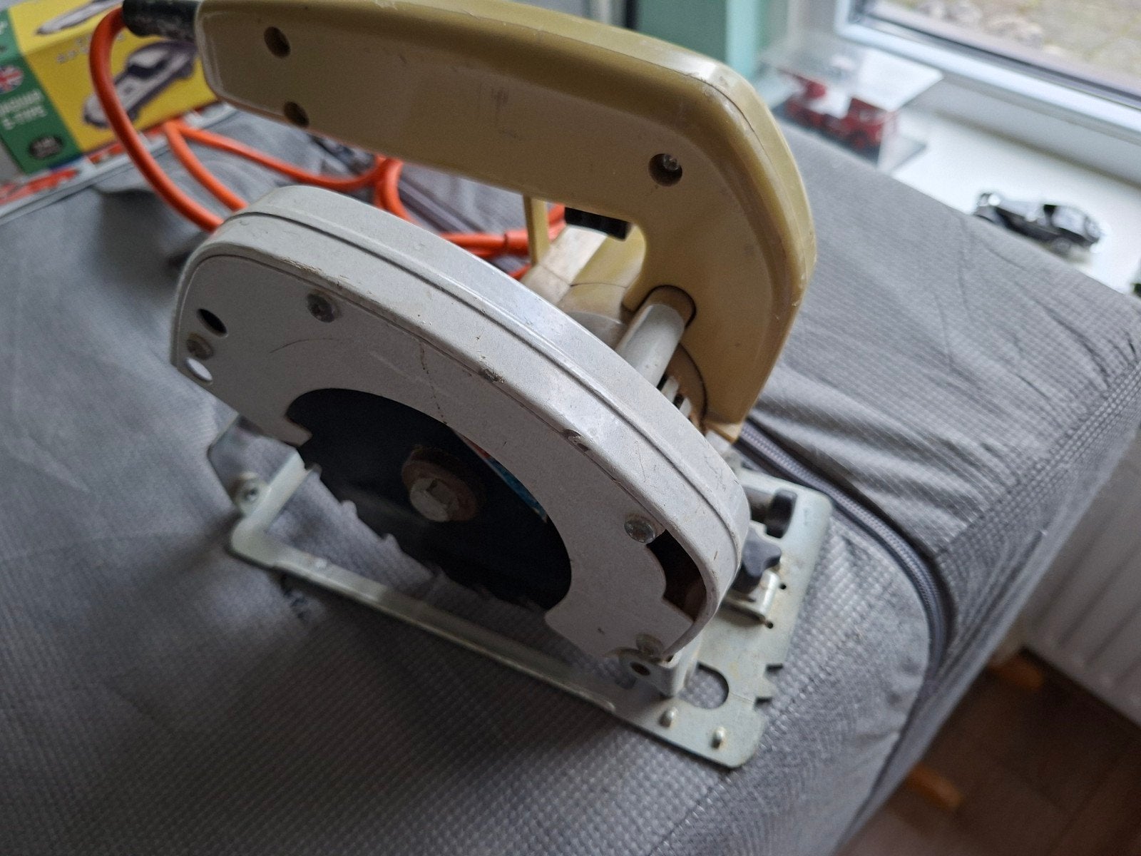 Black & Decker Cirkelzaag DN254 450W, Minder dan 30 mm, Gebruikt, Cirkelzaag, Ophalen of Verzenden