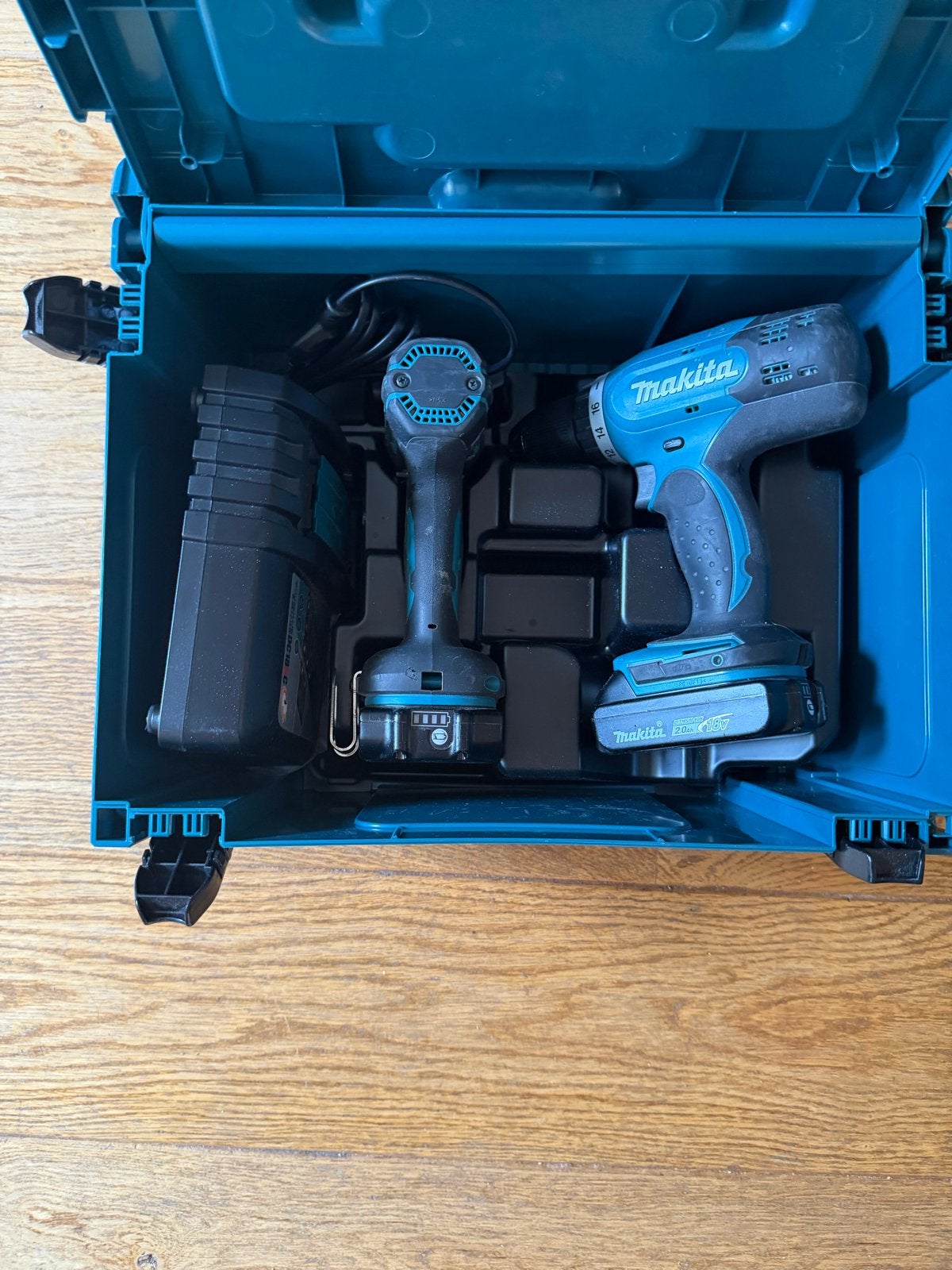 Makita DLX241AJ Boor- en Schroefmachine Set, 600 watt of meer, Variabele snelheid, Ophalen of Verzenden, Zo goed als nieuw