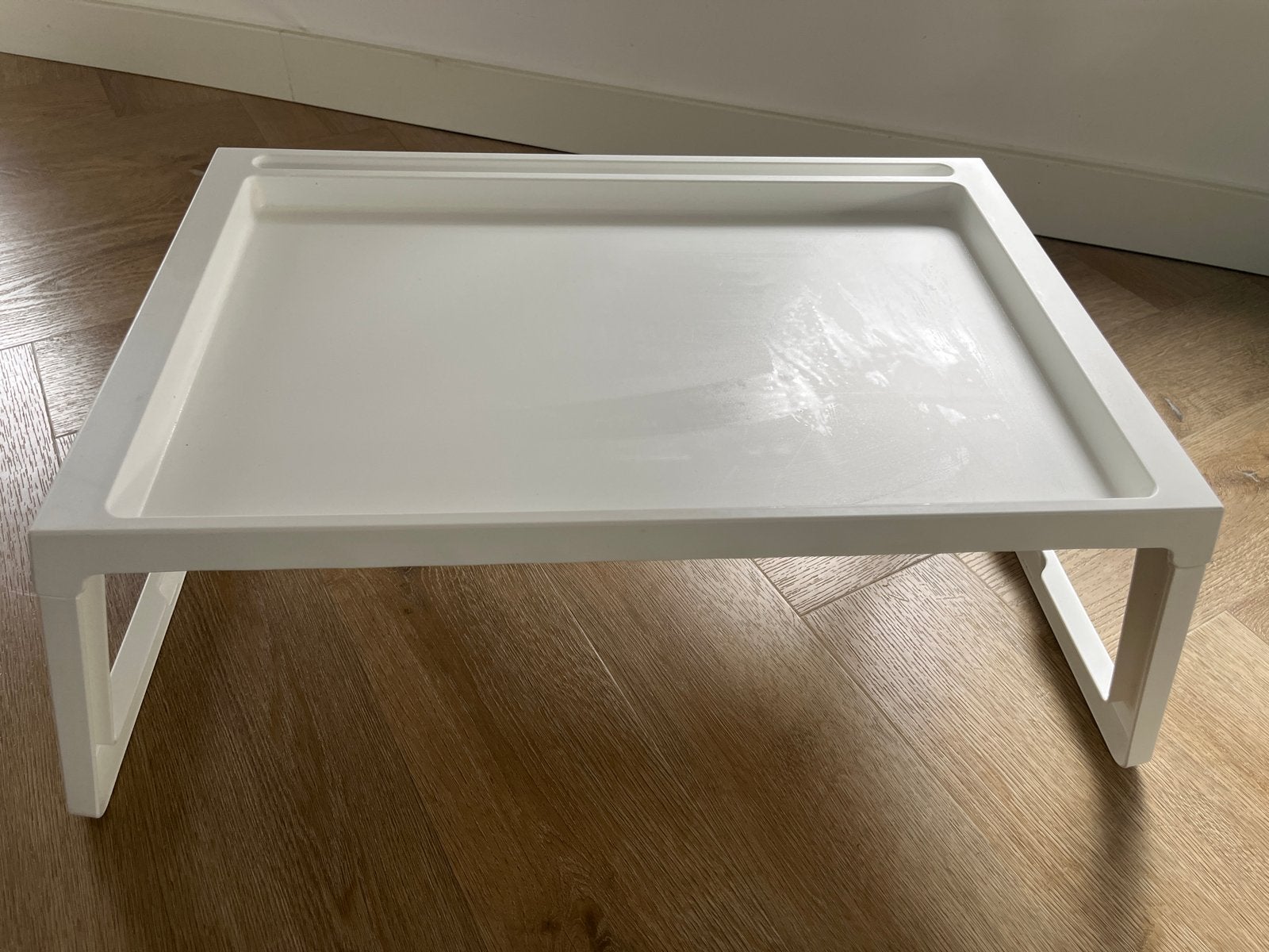 Wit bedtafeltje / laptoptafeltje, opvouwbaar, Minder dan 45 cm, Kunststof, Zo goed als nieuw, Rechthoekig