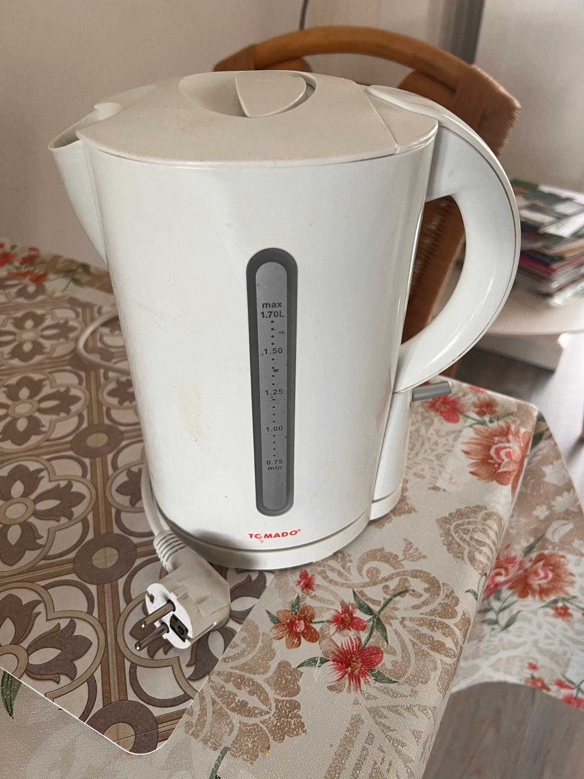 TOMADO Waterkoker - 1.7L - Wit - Gebruikt, 1 tot 2 liter, Ophalen of Verzenden, Gebruikt