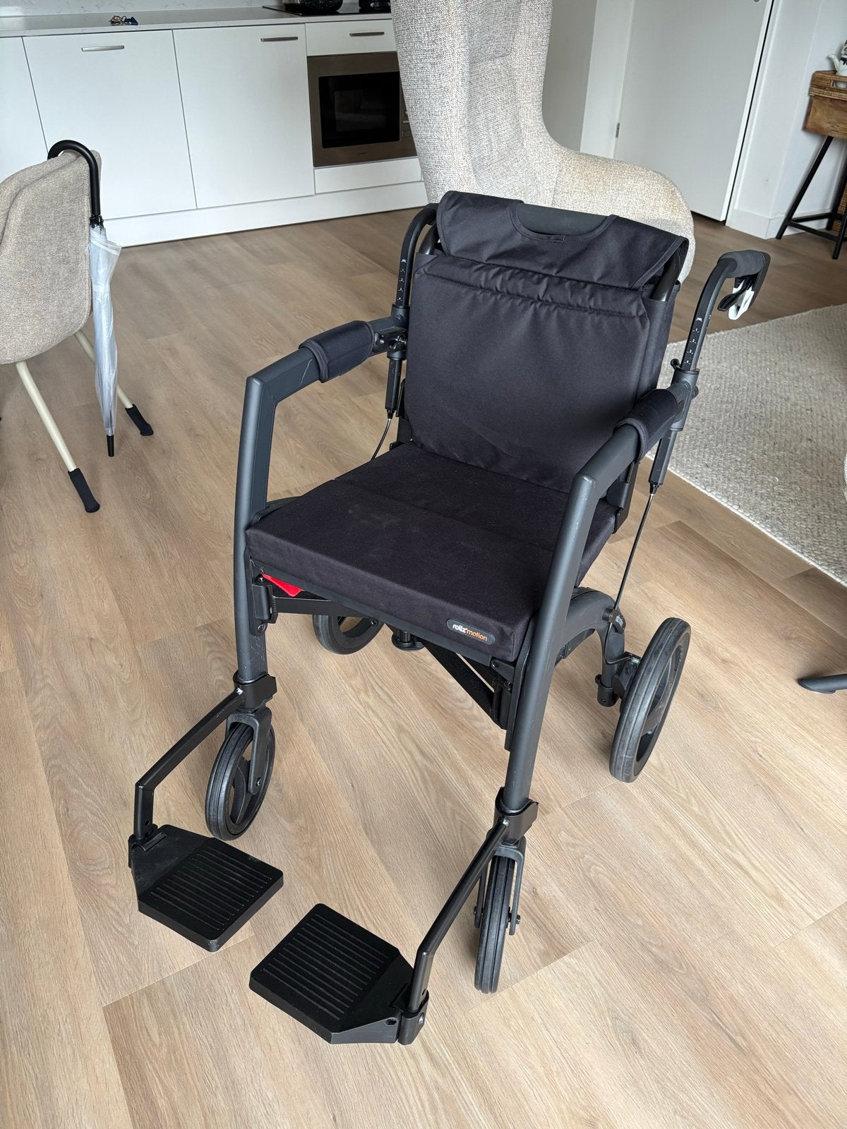Rollz motion rolstoel en rollator in 1, Ophalen, Zo goed als nieuw, Duwrolstoel