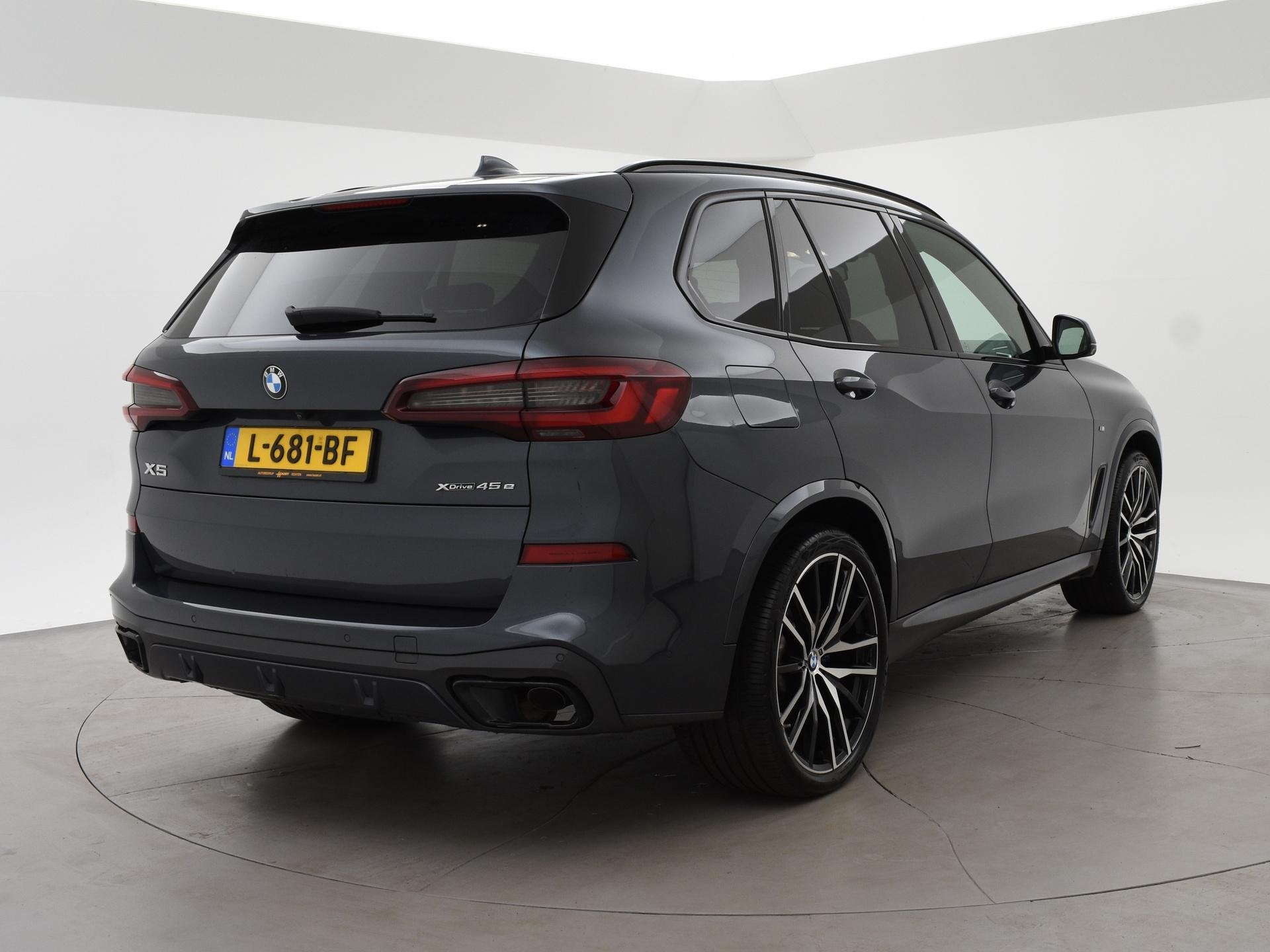 BMW X5 xDrive45e 394 PK H.E. M-SPORT + LUCHTVERING | ADAPTIV, 77 km/l, Gebruikt, 394 pk, Vierwielaandrijving