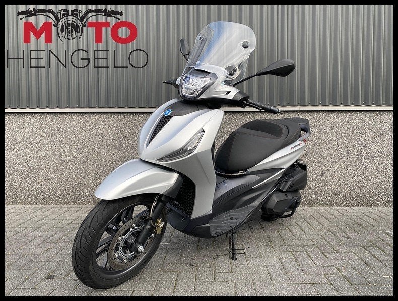 Piaggio BEVERLY 400 HPE (bj 2022), PIAGGIO VESPA B.V., Scooter, Info@piaggiogroup.com, Minervum 7272
4817 ZM  BREDA, NL