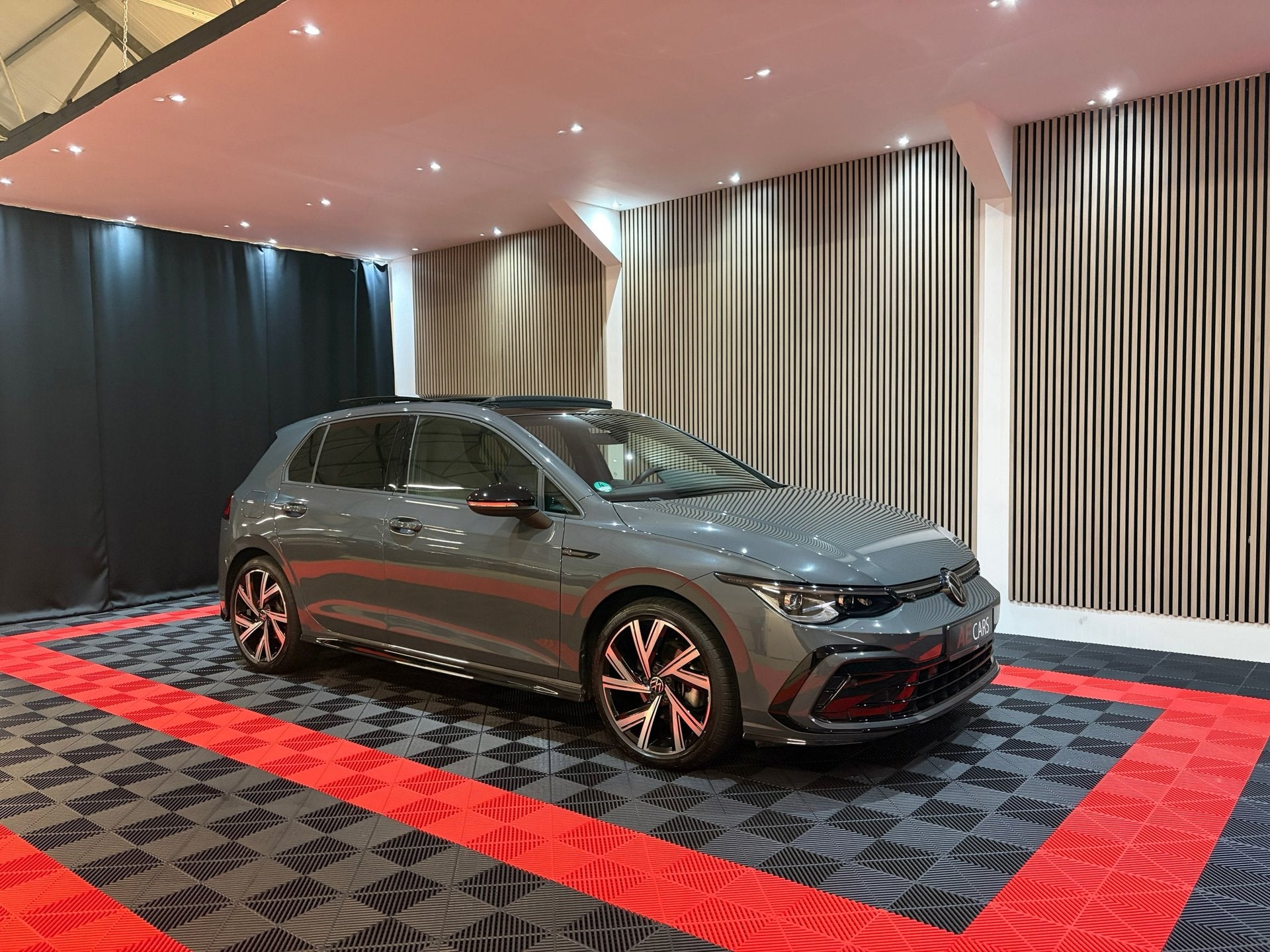 Volkswagen Golf 1.5 eTSI R-Line Business Pano Camera Matrix-, Dealer onderhouden, 4 cilinders, Bedrijf, Grijs