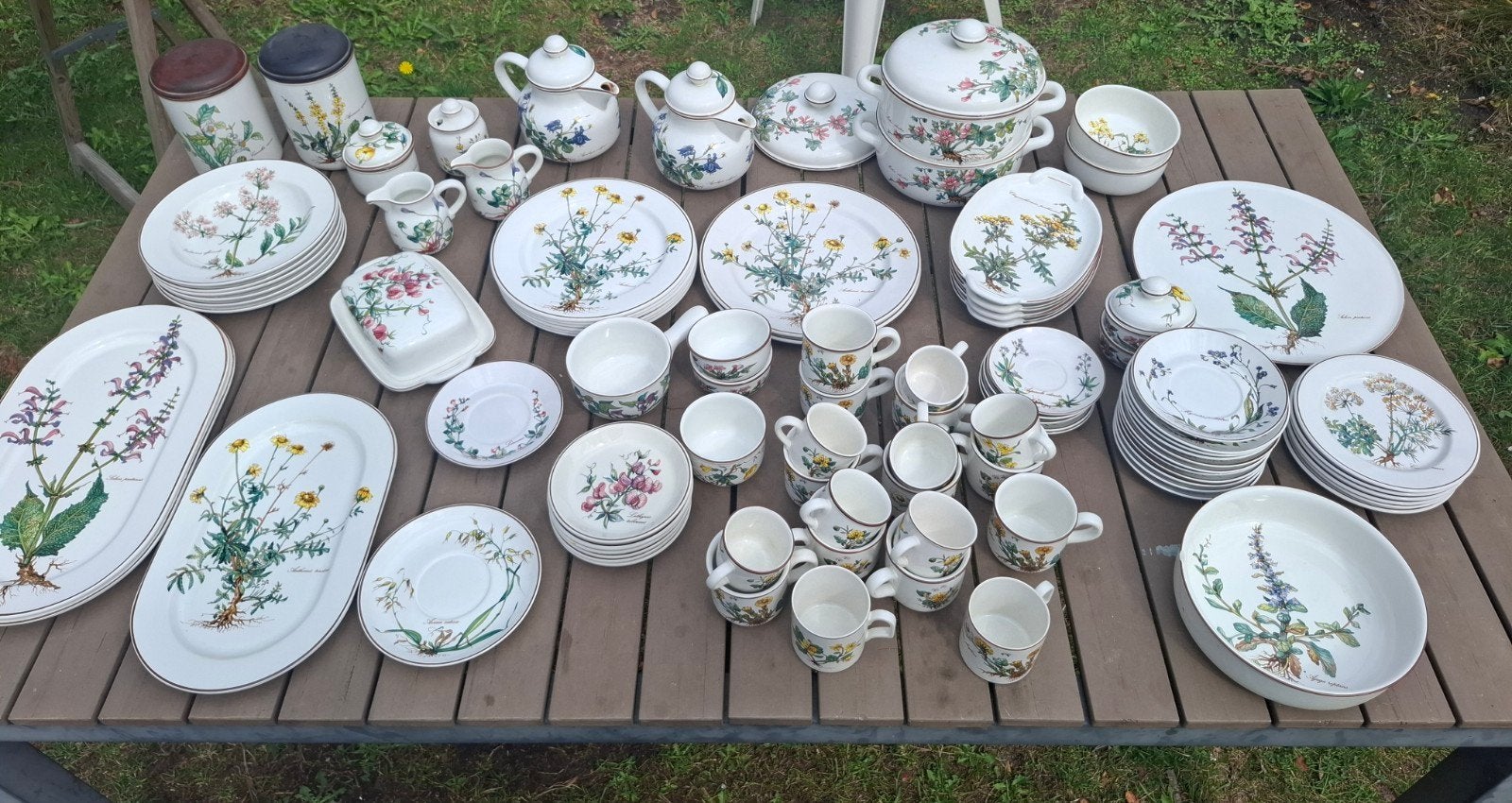 Uitgebreid servies Villeroy Boch serie Botanica, Huis en Inrichting, Keuken | Servies, Ophalen, Keramiek, Landelijk/Boerenbont