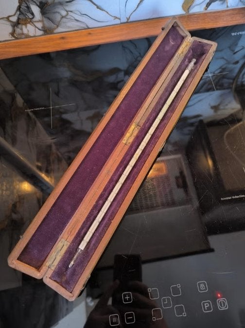 Antieke thermometer in houten kist – vintage meetinstrument, Antiek en Kunst, Antiek | Gereedschap en Instrumenten, Ophalen of Verzenden