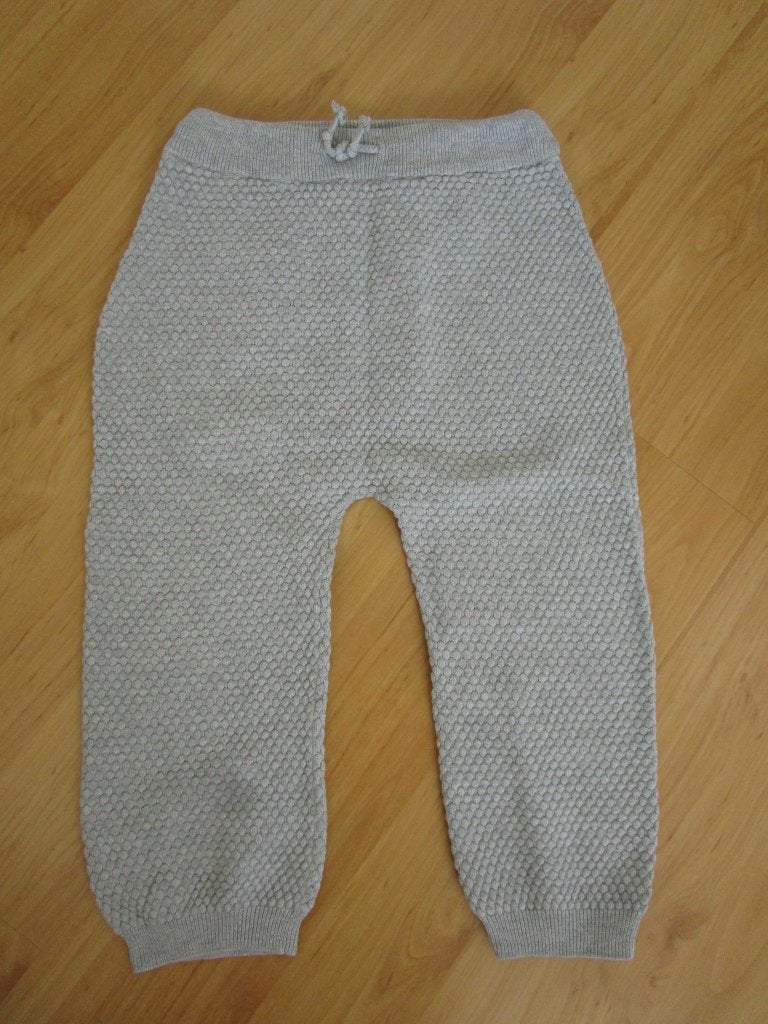 H&M - grijze comfortabele broek maat 98, Kinderen en Baby's, Kinderkleding | Maat 98, Broek, H&M, Ophalen of Verzenden, Zo goed als nieuw