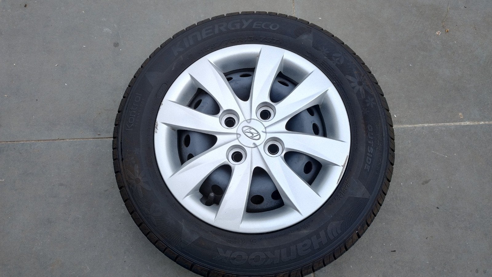 Originele Hyundai i10 (2018) wielen met Hankook banden, Auto-onderdelen, Banden en Velgen, Ophalen, Gebruikt, 155 mm, 13 inch