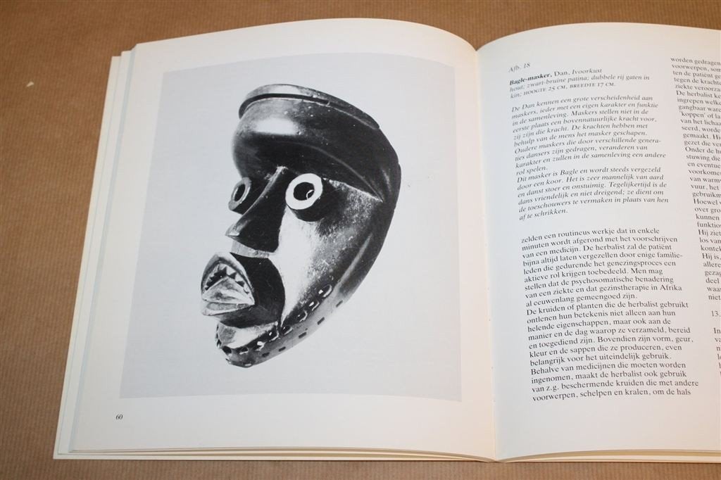 Afrika Nabij — Catalogus Afrika-Centrum, Museum, Ophalen of Verzenden