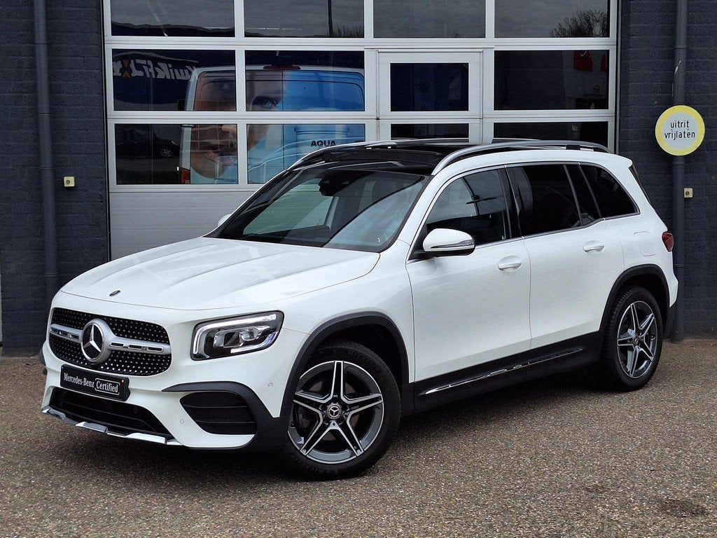 Mercedes-Benz GLB 180 AMG Line | Panoramadak | Achteruitrijc, Auto's, Mercedes-Benz, Gebruikt, 4 cilinders, Wit, 14 km/l
