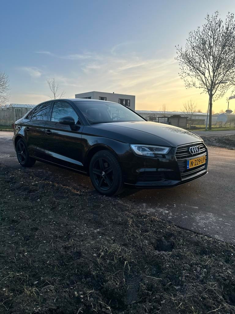 Audi A3 Limousine COD 1.4 Tfsi 2017, Voorwielaandrijving, Zwart, 4 cilinders, 1210 kg