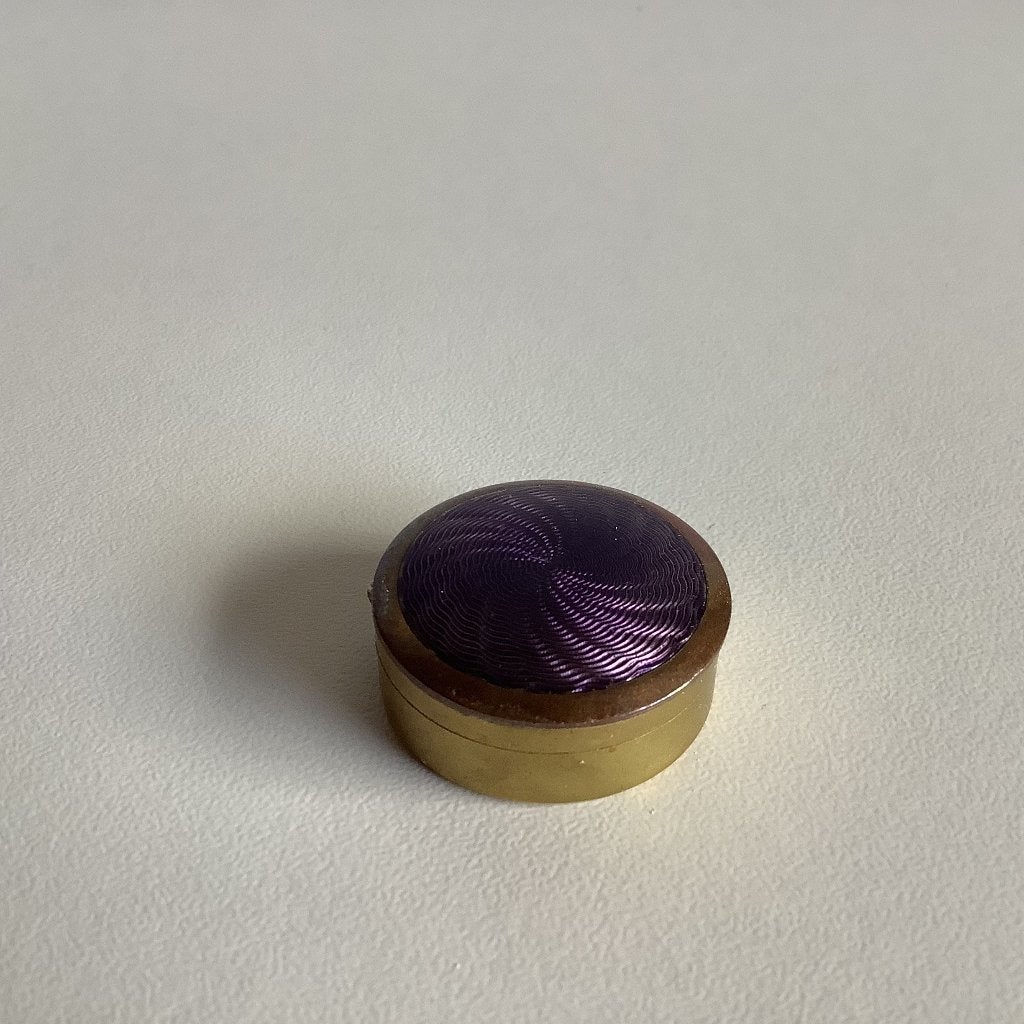 Prachtig mini poederdoosje met paars guilloche, Antiek en Kunst, Ophalen of Verzenden