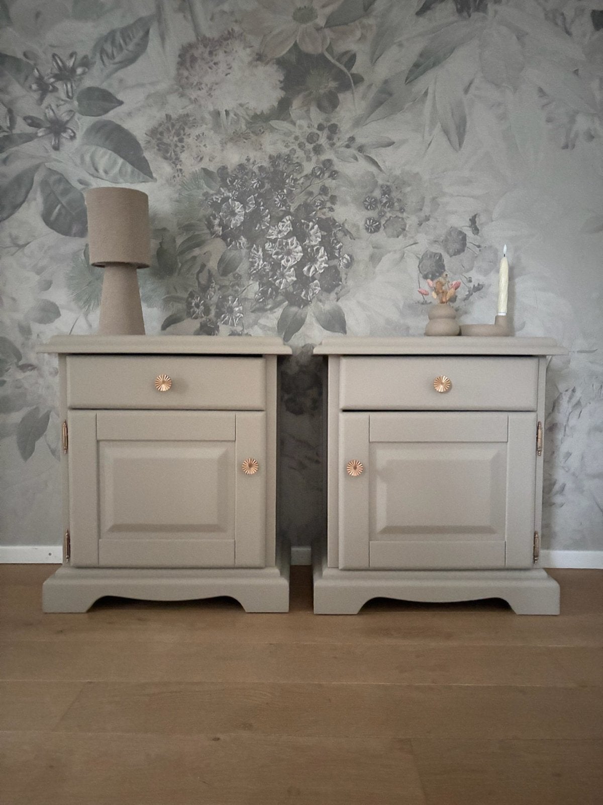 Set van 2 landelijke nachtkastjes - Beige, Ophalen, Gebruikt, 55 tot 70 cm, 45 tot 65 cm