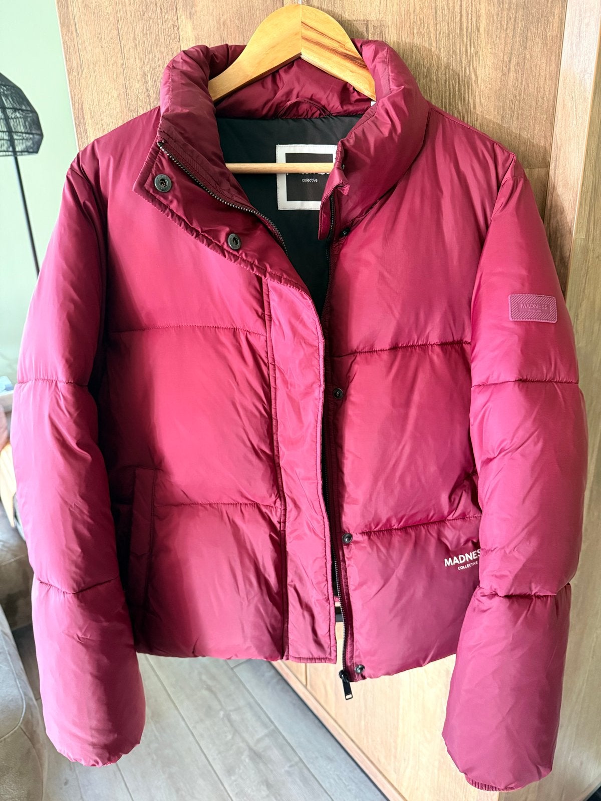 Madness Collective Puffer Jacket - Maat XS - Bordeauxrood, Ophalen of Verzenden, Zo goed als nieuw, Maat 34 (XS) of kleiner, Rood