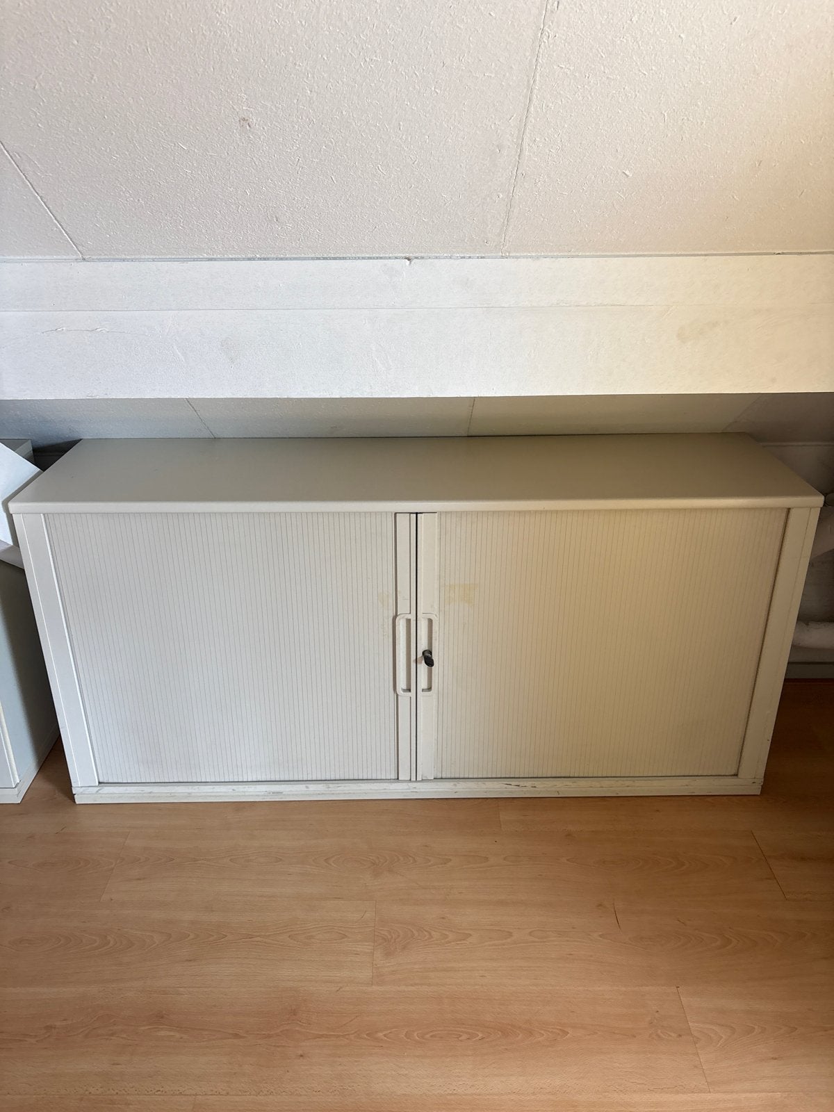 Archiefkast met roldeuren en slot - Gebruikt 160x75x43, Ophalen, Gebruikt, 150 tot 200 cm, Meerdere deuren