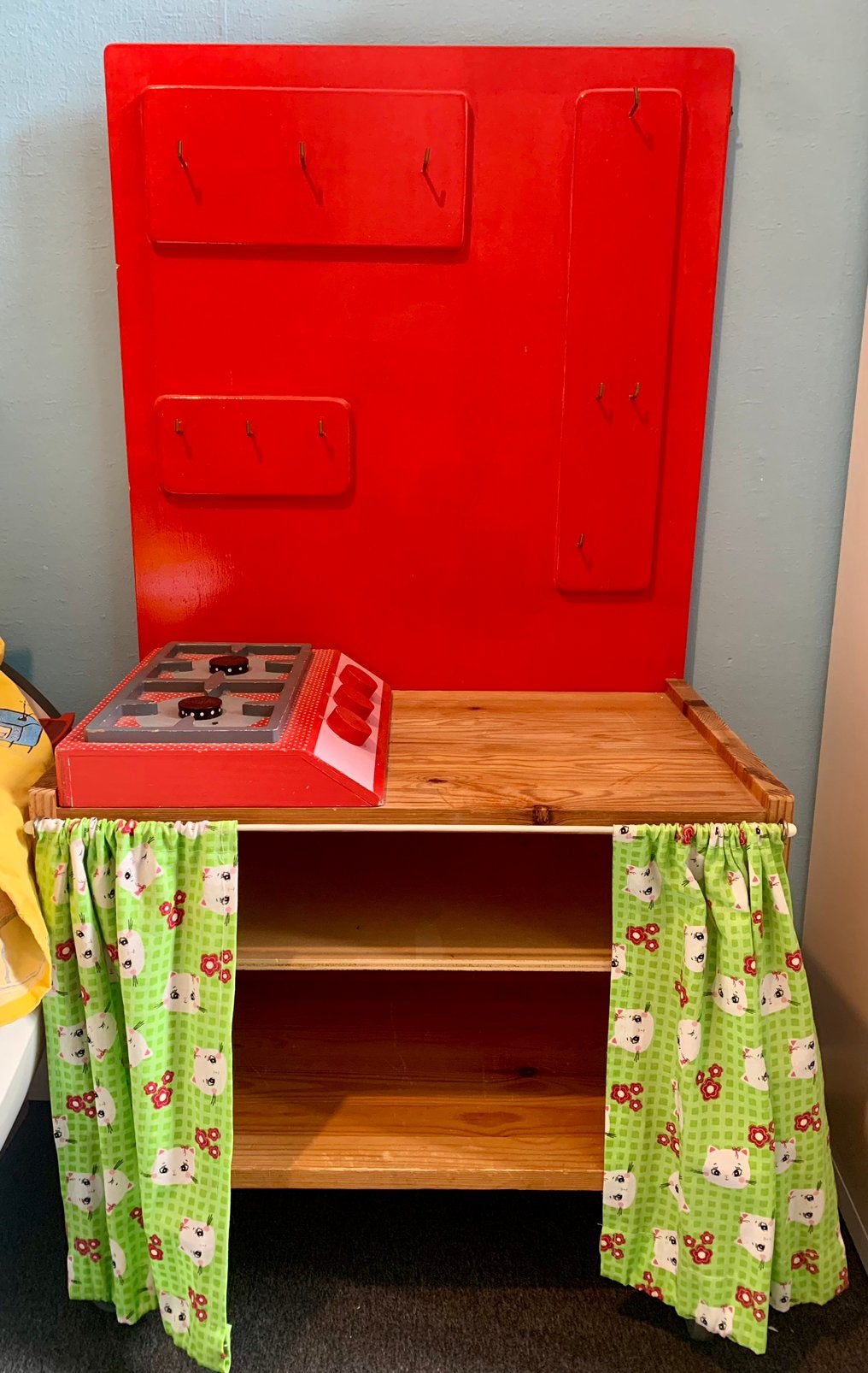 Kinderkeukentje, handgemaakt met krijtbord en op wieltjes, Ophalen, Gebruikt