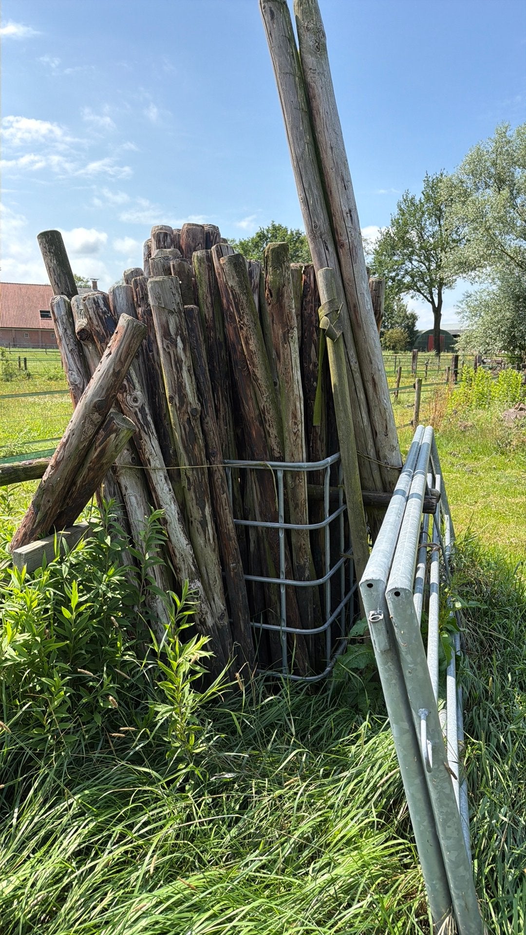 Partij ongebruikte bielzen en weidepalen, Ophalen