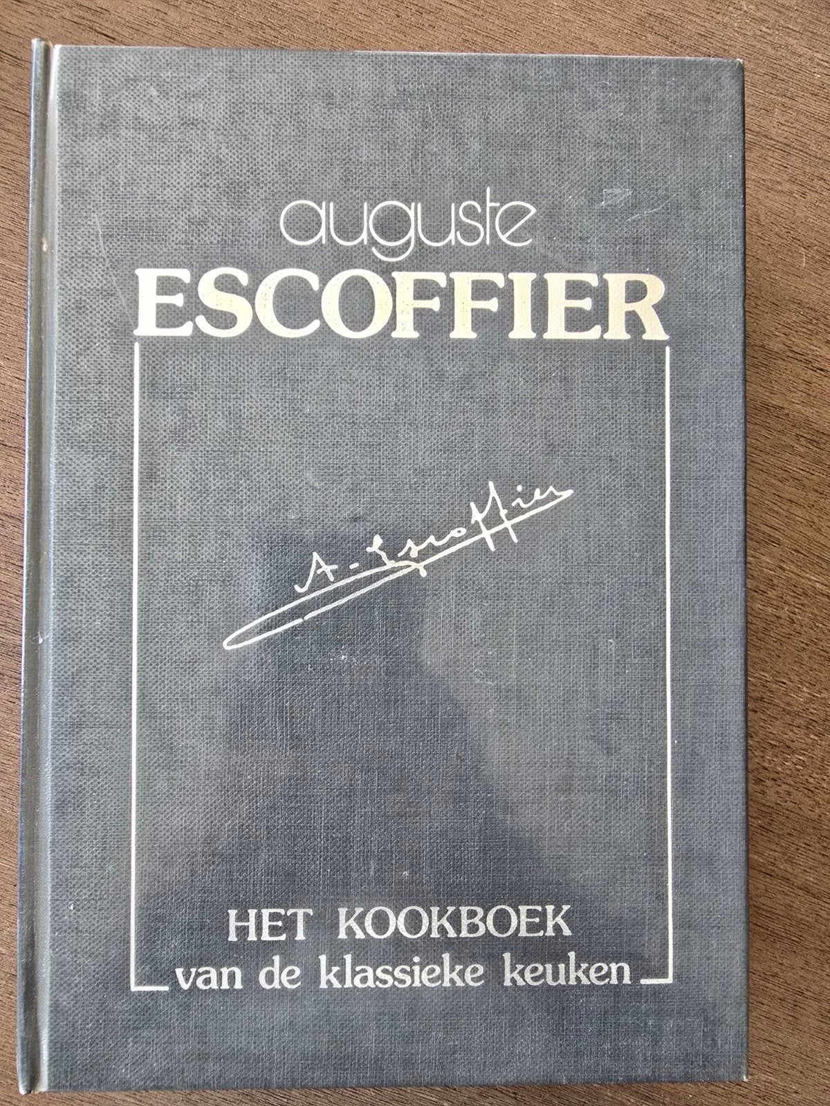 Auguste Escoffier - Het Kookboek van de Klassieke Keuken, Gelezen, Ophalen of Verzenden, Hoofdgerechten, Europa