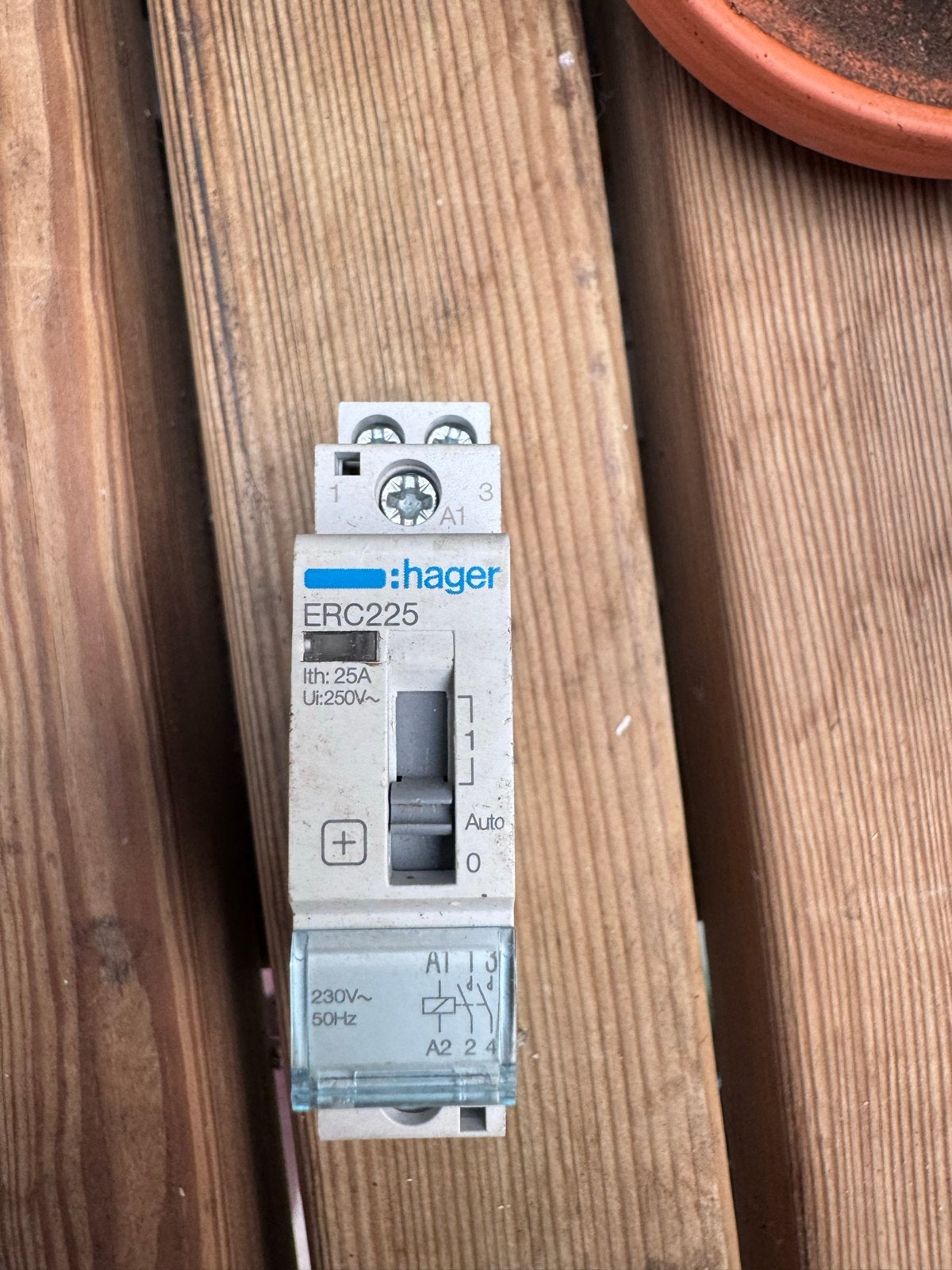 Hager ERC225 Relai 25A 250V~, Ophalen of Verzenden, Gebruikt, Hager, Schakelaar