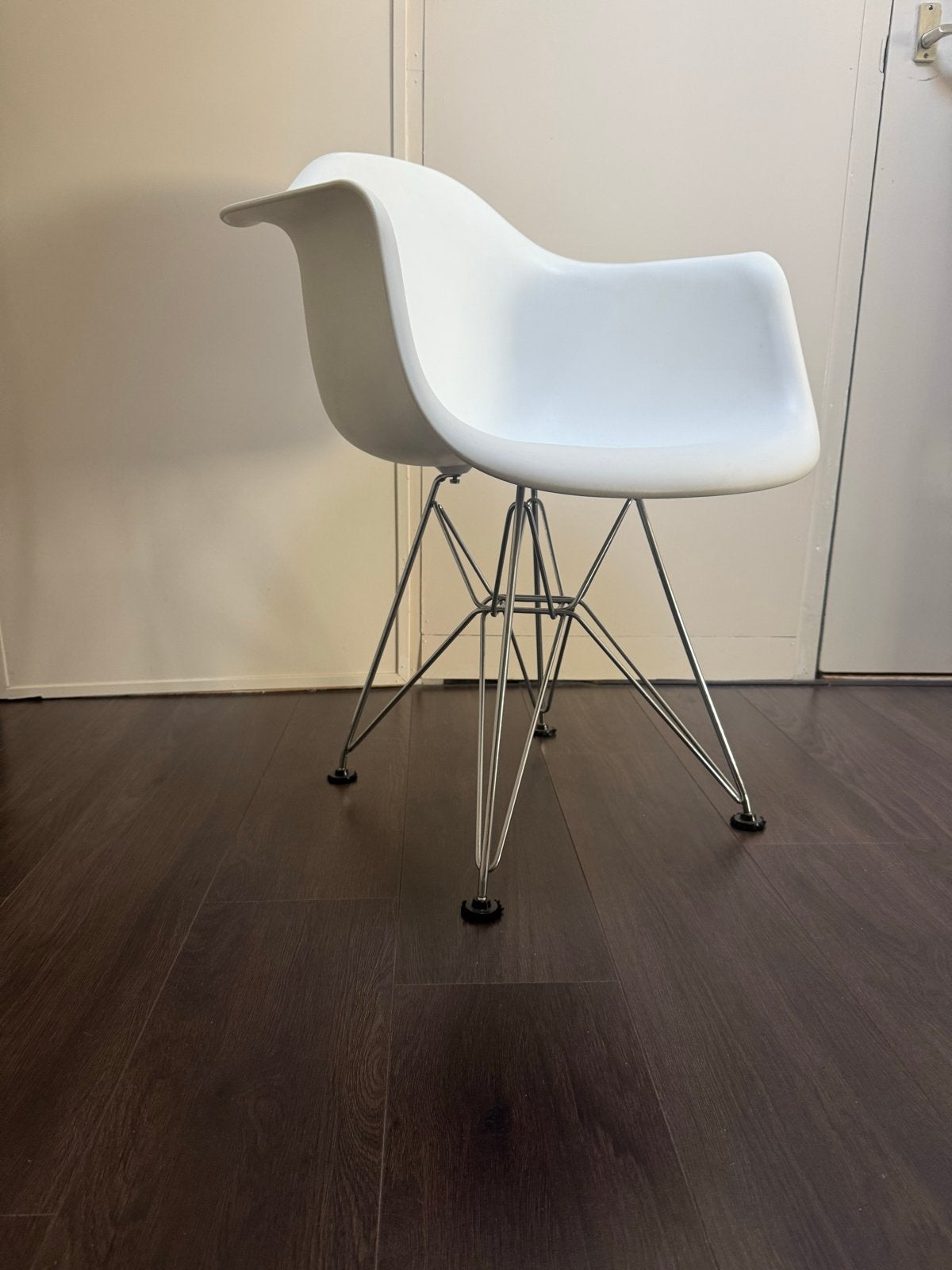 Vitra Eames-achtige stoelen x 4, Ophalen, Kunststof, Wit, Zo goed als nieuw