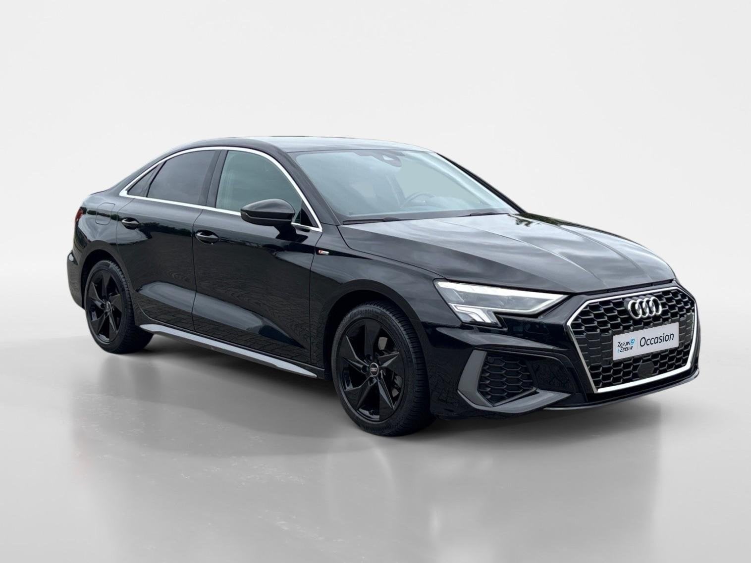 Audi A3 Limousine 110PK 30 TFSI S Edition Automaat | 1e eige, Auto's, Gebruikt, Leder en Stof, Zwart, Origineel Nederlands
