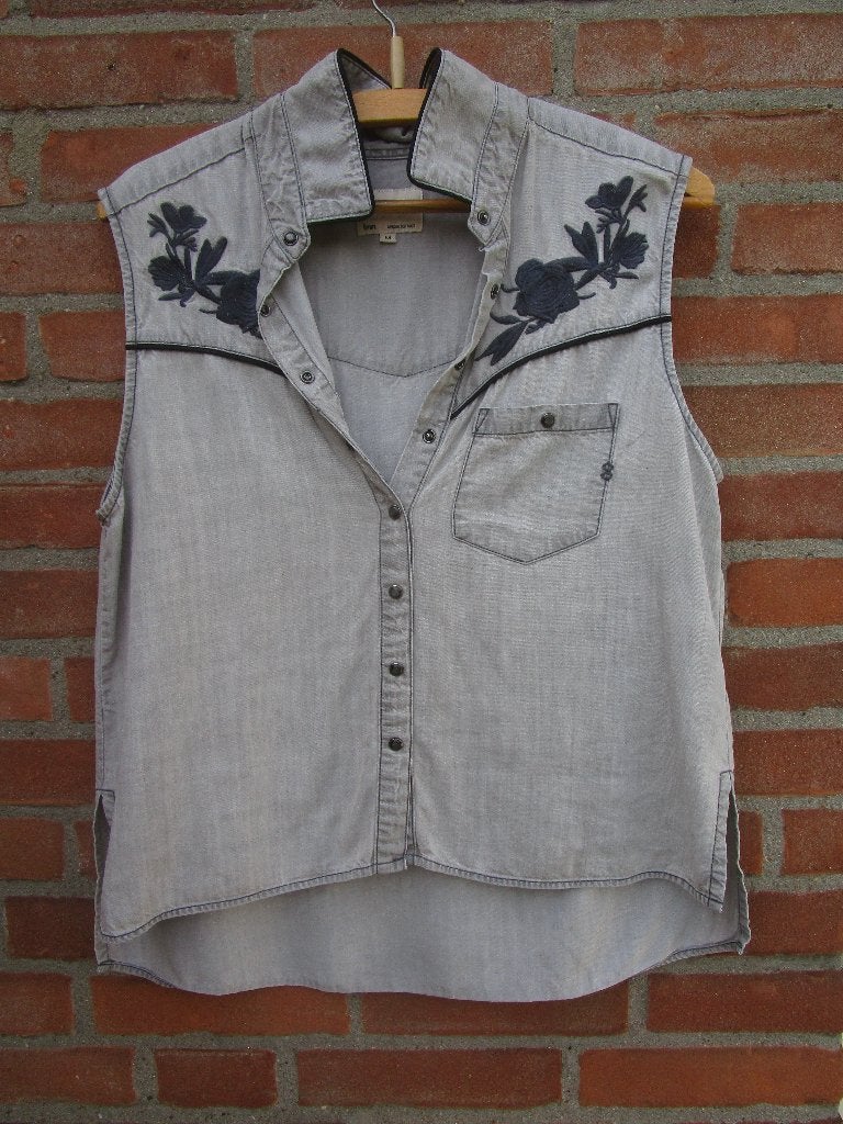 Blouse 8MM mt  M. 38/40 grijs zwarte borduring, Maat 38/40 (M), Verzenden, Nieuw, 8MM