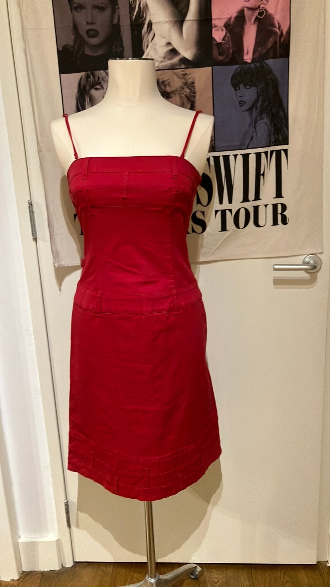 Moschino jurk, Kleding | Dames, Jurken, Zo goed als nieuw, Maat 38/40 (M), Rood, Boven de knie, Ophalen