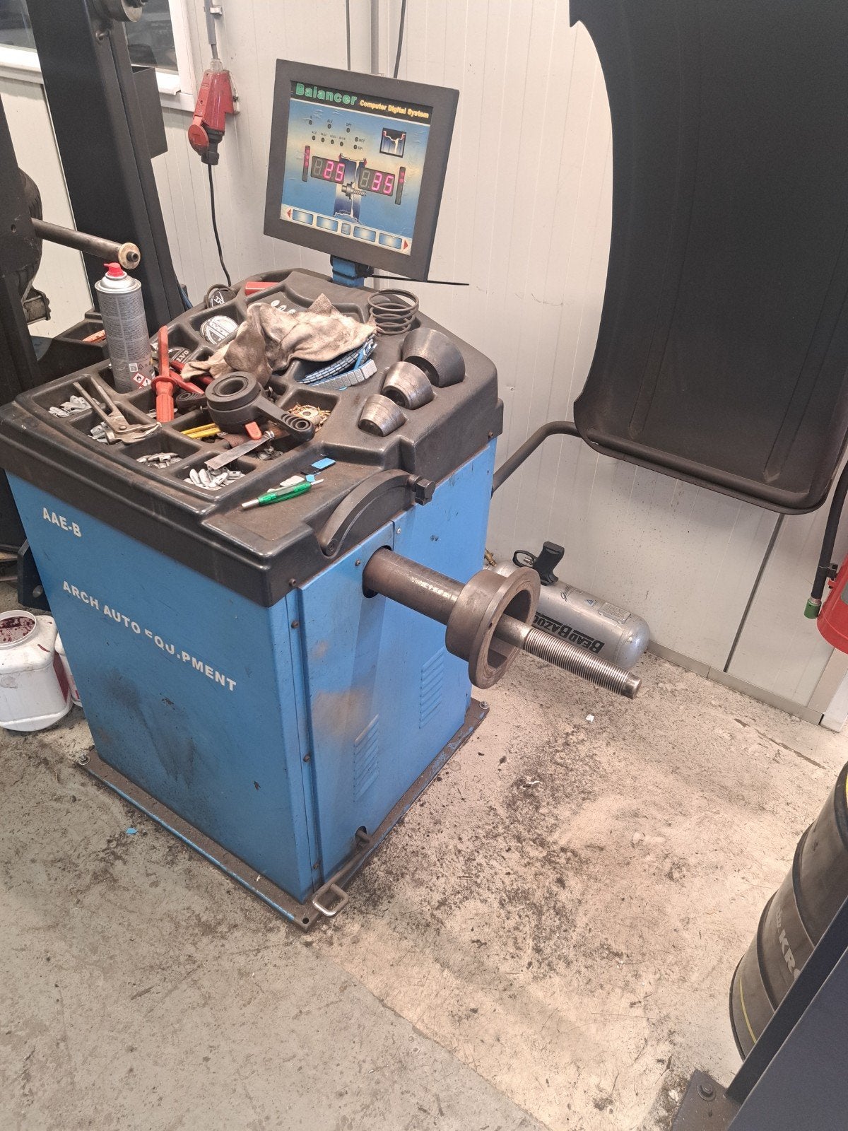 Arch Auto Equipment AAE-B Wielbalanceermachine, Ophalen, Gebruikt