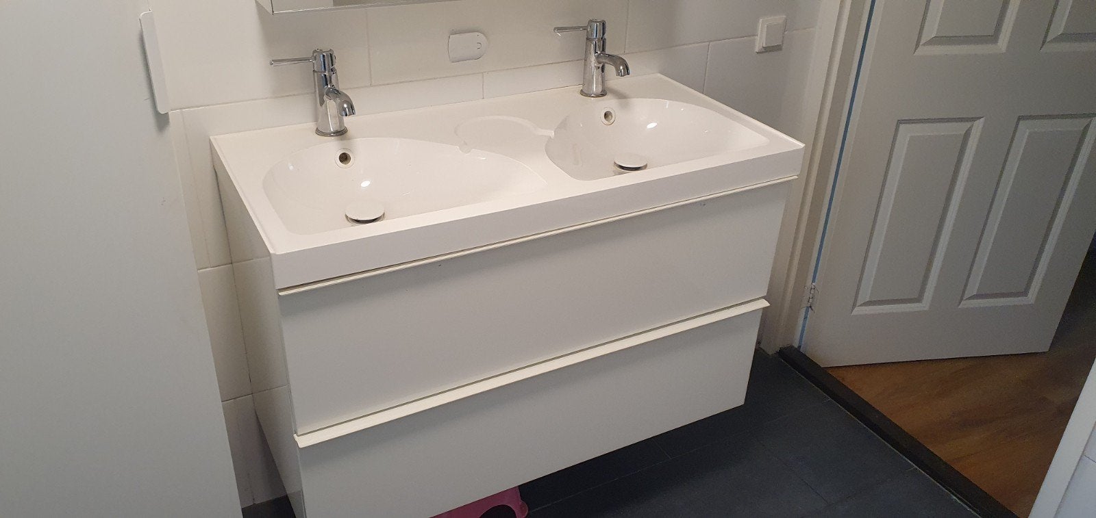 IKEA Badkamer Wastafelkast met 2x kranen Dubbele Lades, Ophalen of Verzenden, Gebruikt, 100 tot 150 cm, Wastafelkast