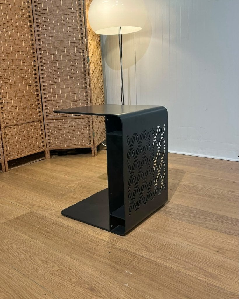 Design on Stock Koyo Bijzettafel Zwart NP €769, Design Bijzettafels Design on Stock, Minder dan 55 cm, Metaal of Aluminium, Vierkant