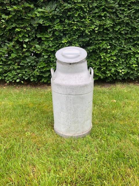 Grote oude melkkit melkkan, Ophalen, Gebruikt